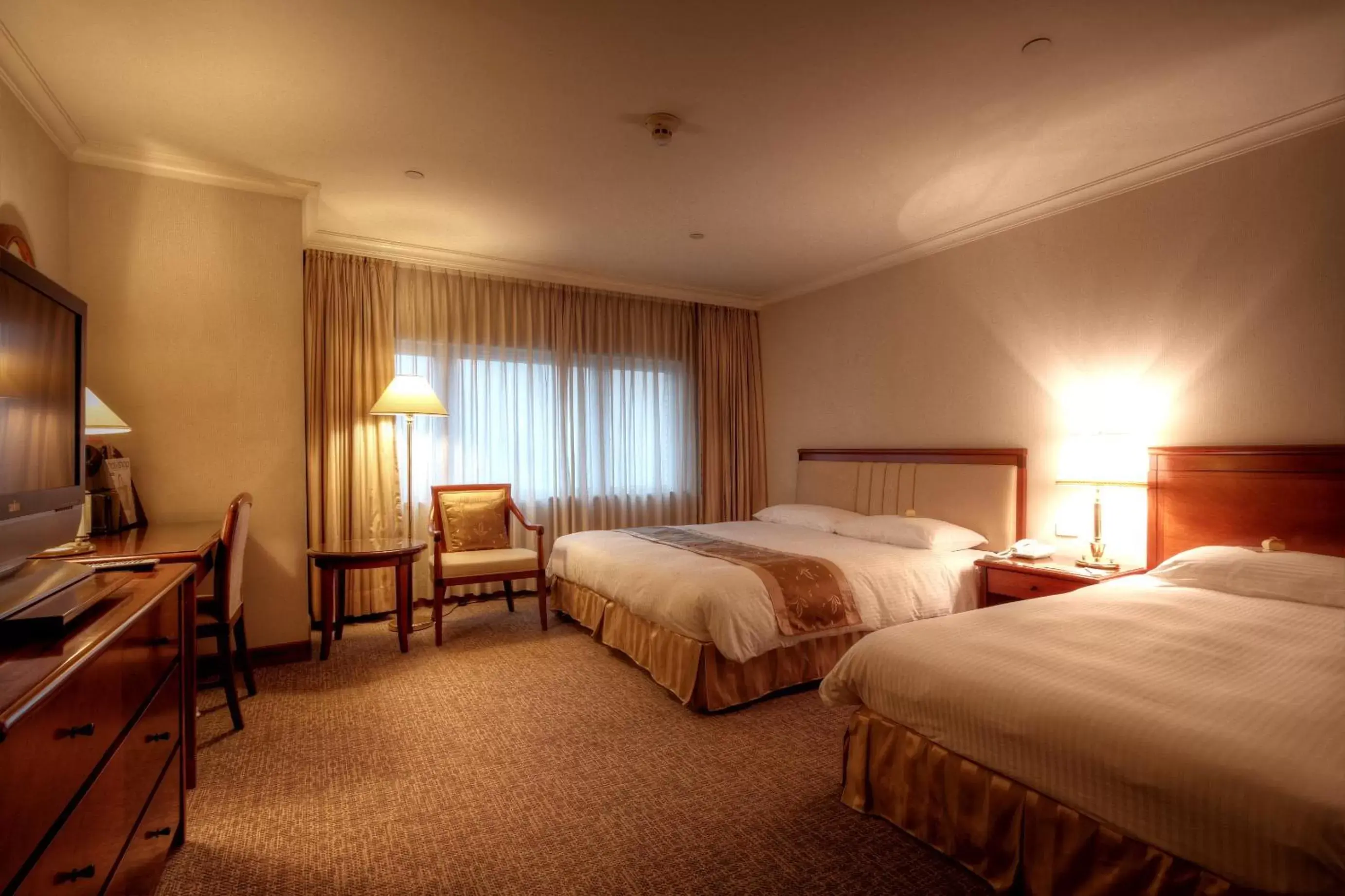 Triple Room With Harbor View in Evergreen Laurel Hotel - Keelung