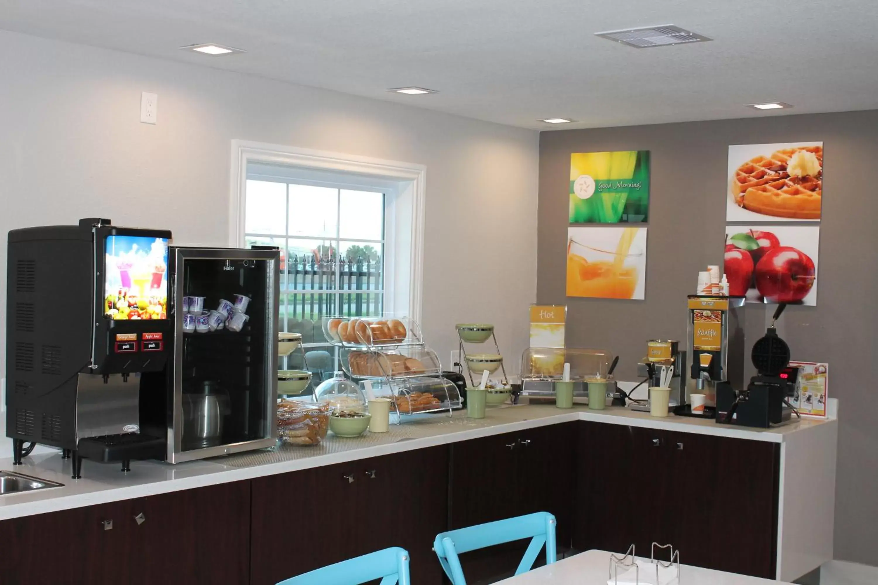 American breakfast in Quality Inn & Suites Port Arthur - Nederland American breakfast in Quality Inn & Suites Port Arthur - Nederland