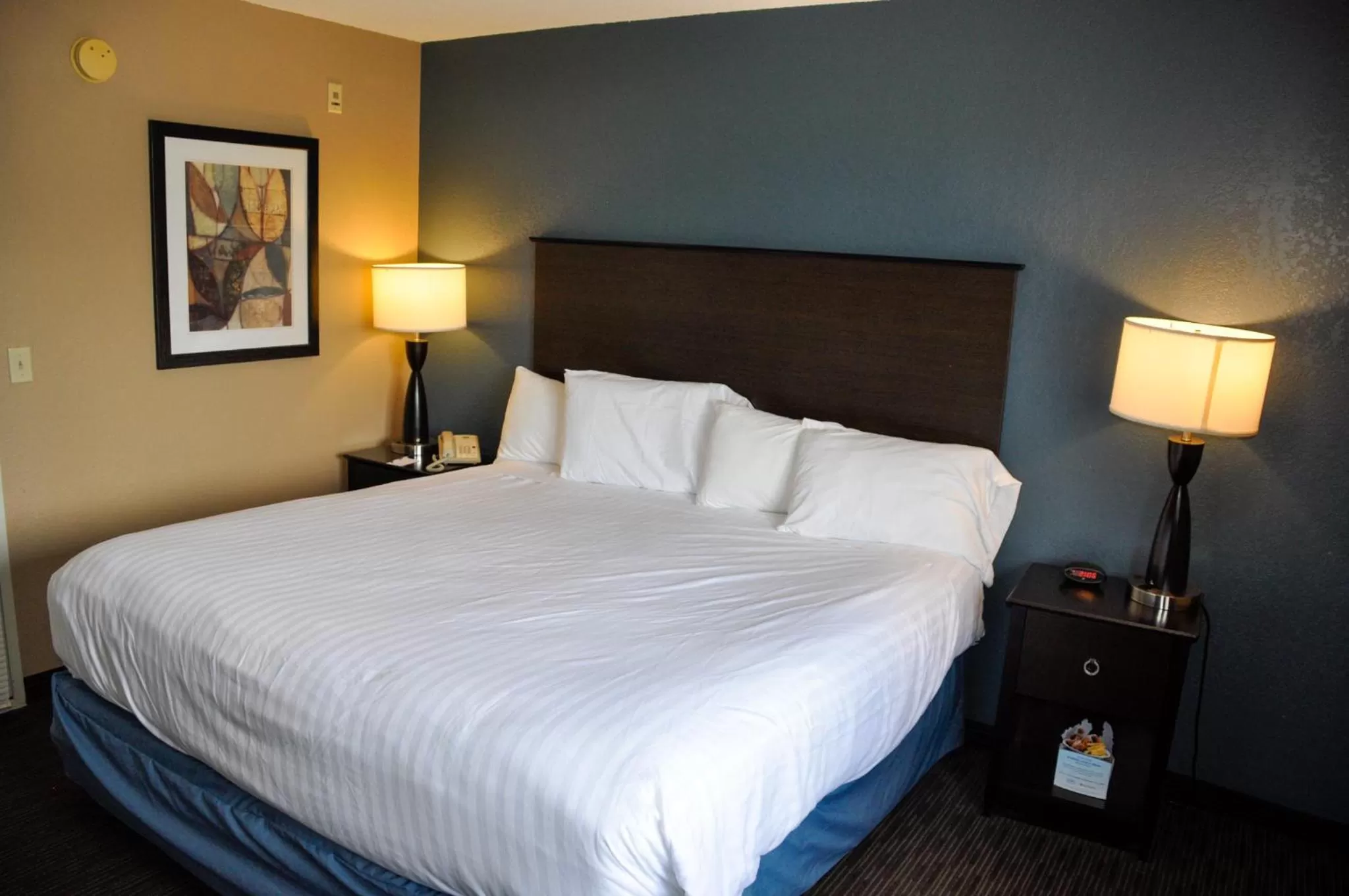 Bedroom, Bed in AmericInn by Wyndham Clear Lake