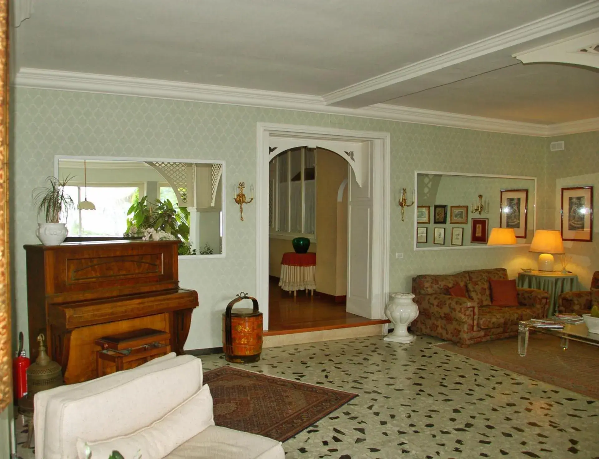 Lounge or bar, Lobby/Reception in Hotel La Culla Del Lago
