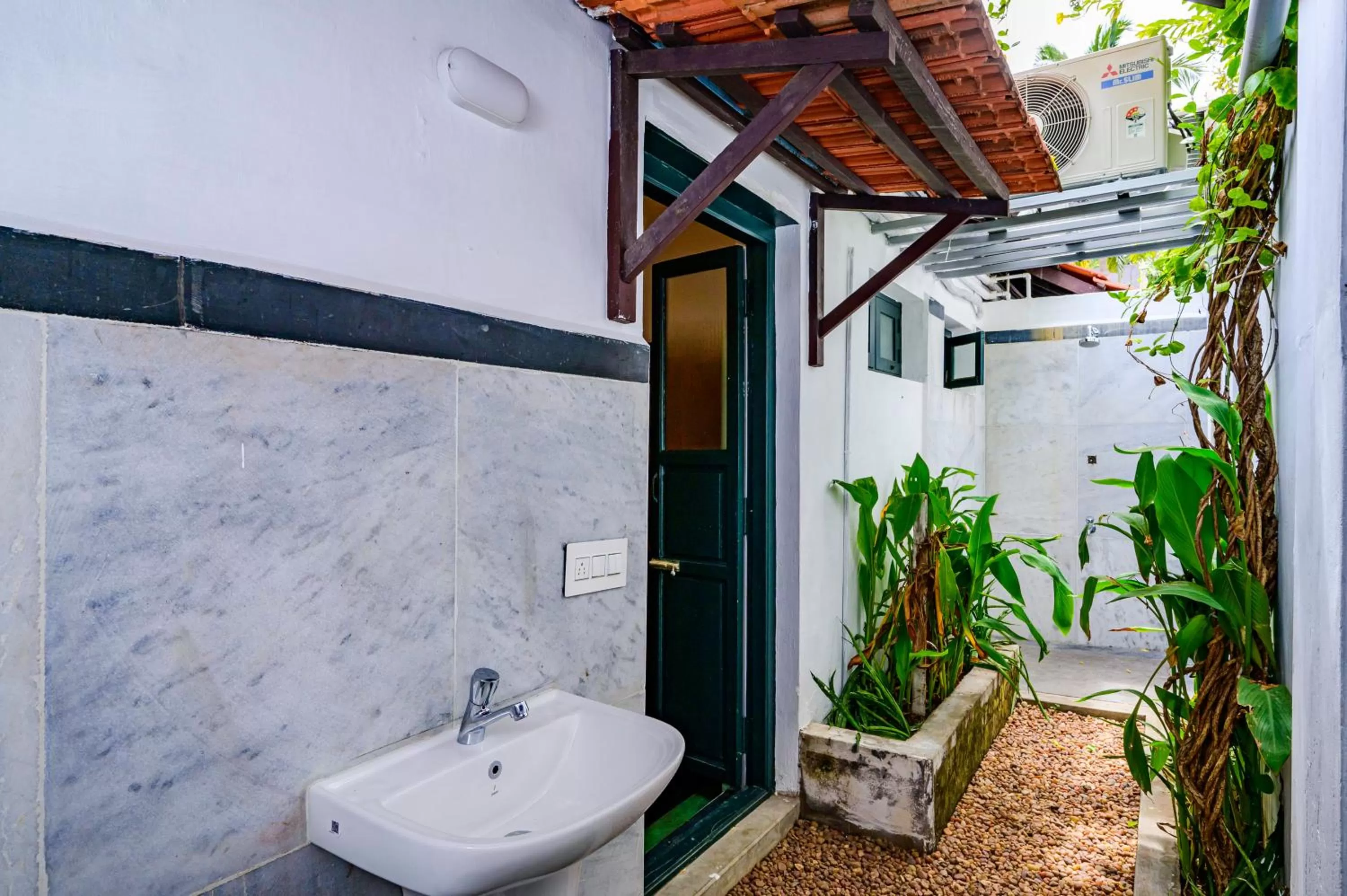 Bathroom in Neemrana's Coconut Alley