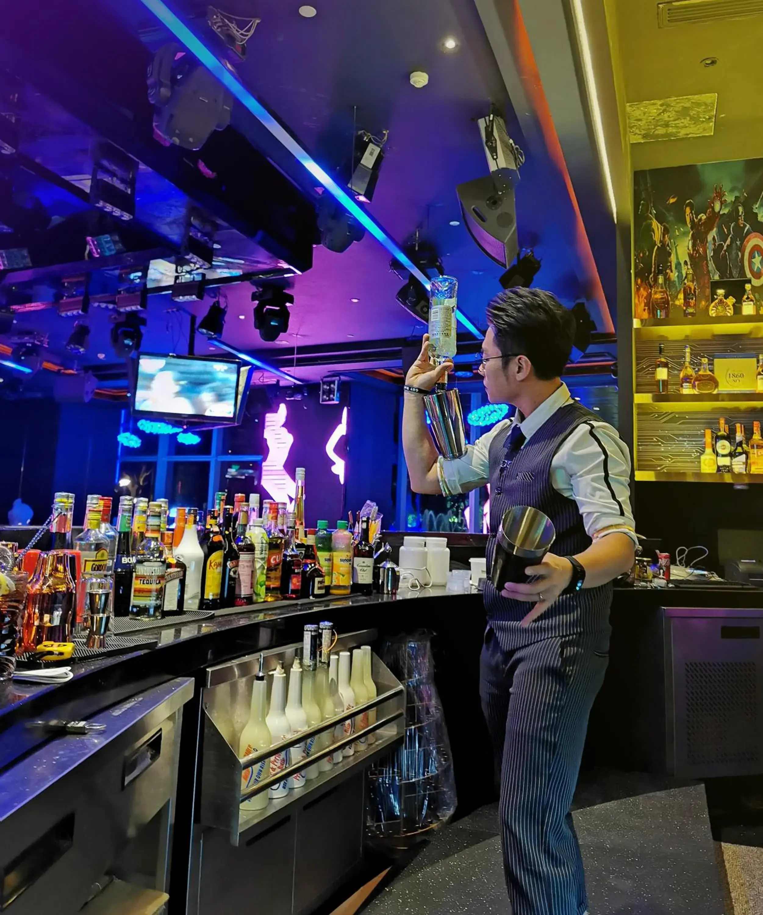 Lounge or bar in Crowne Plaza Huizhou, an IHG Hotel