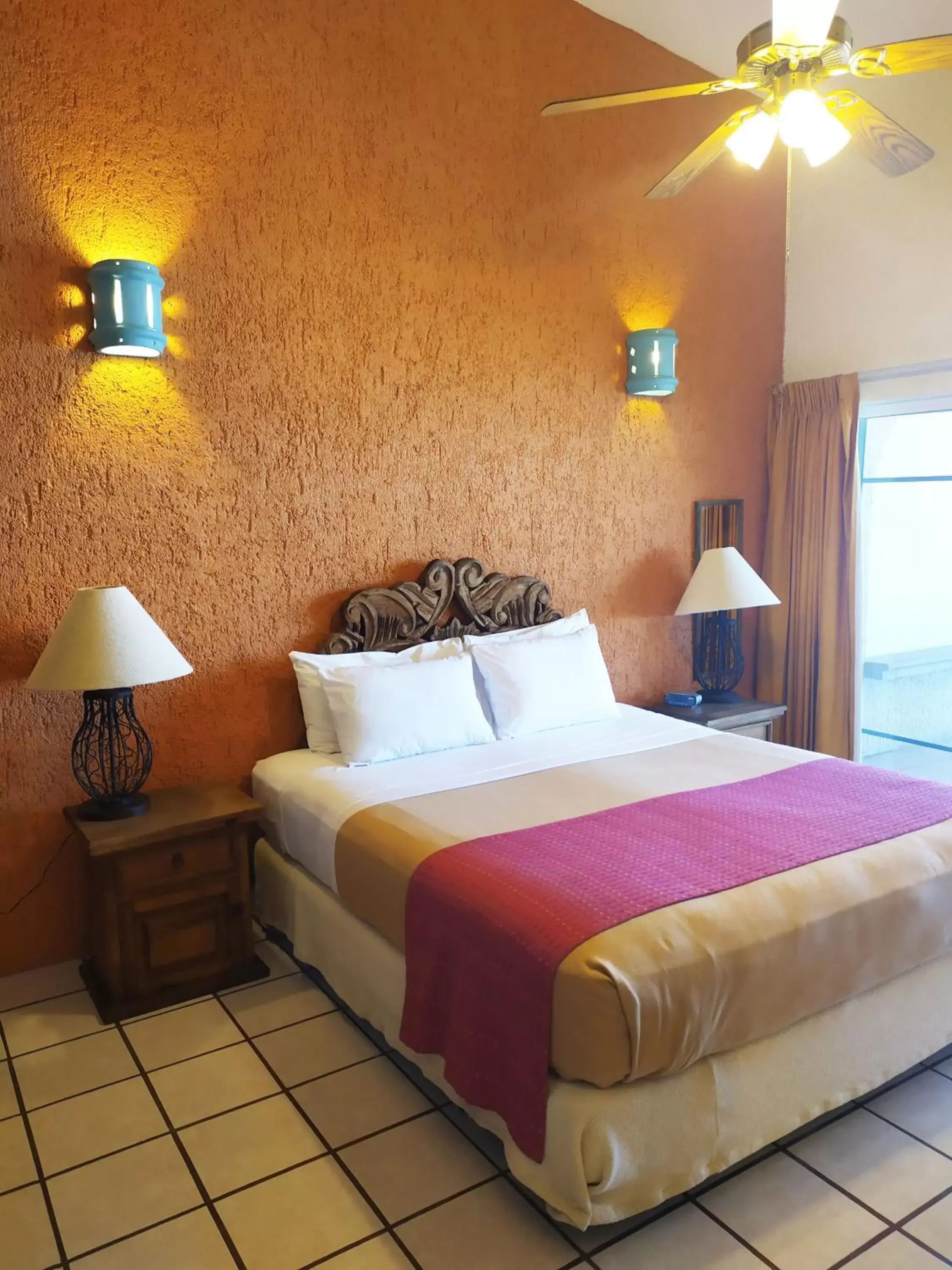 Bed in Las Gaviotas Condo-Hotel La Paz BCS