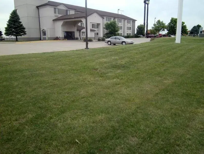 Garden in Pleasant Stay Inn & Suites