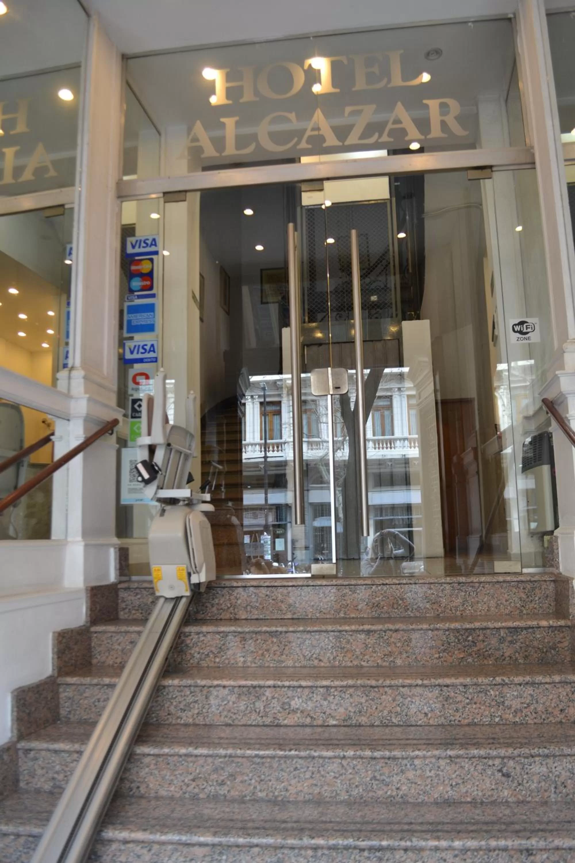 Facade/entrance in Hotel Alcazar