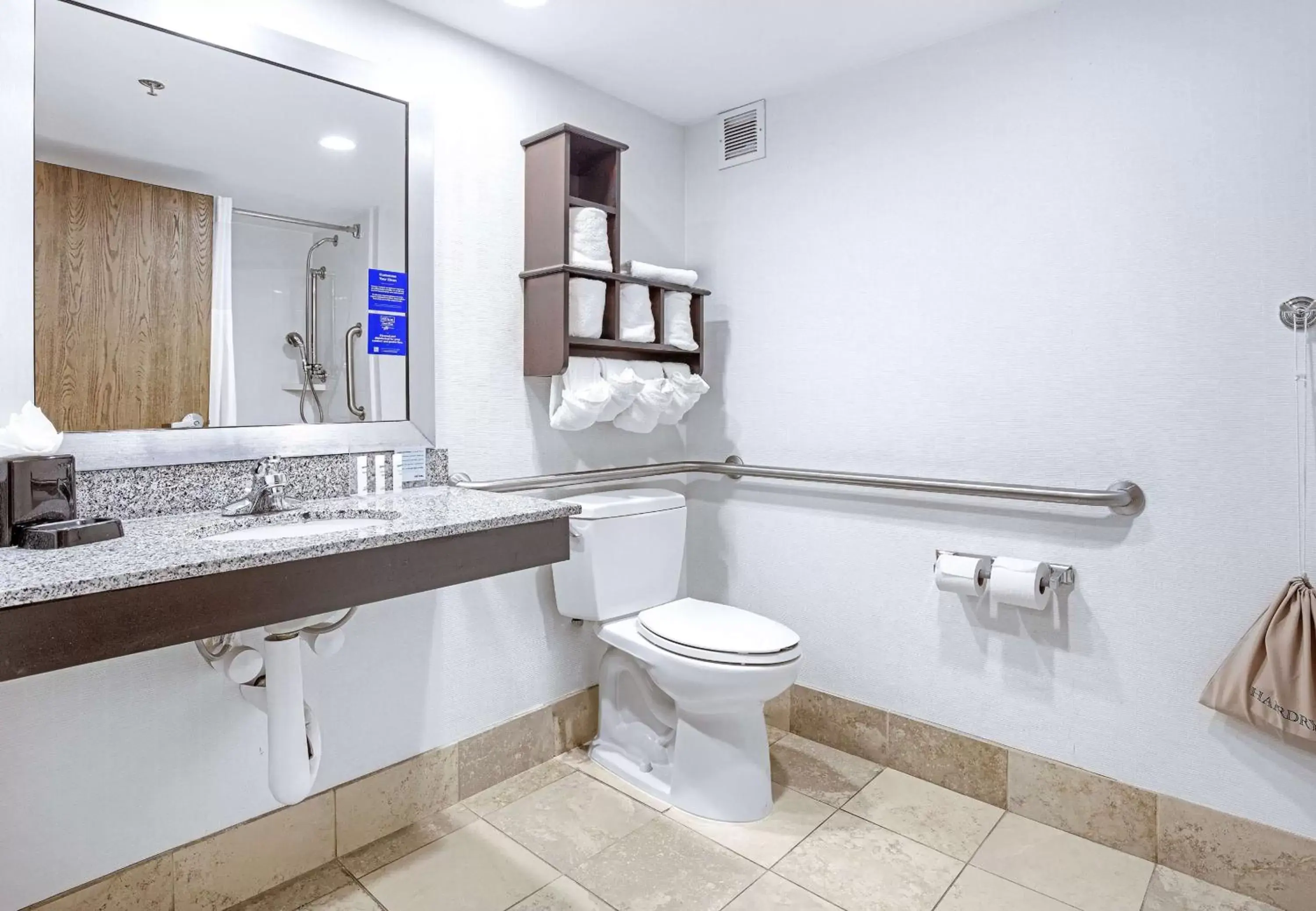 Bathroom in Hampton Inn Mobile-I-10/Bellingrath Gardens