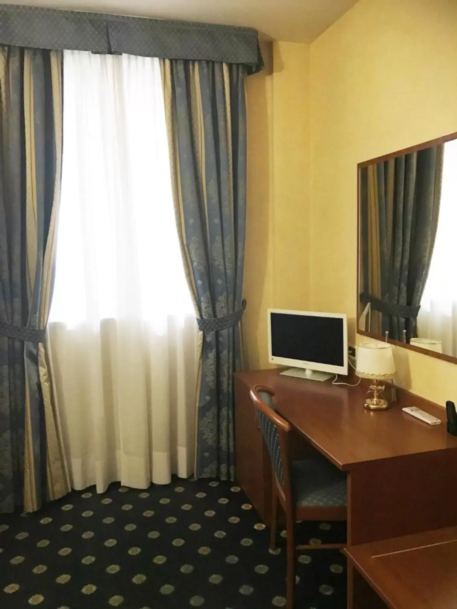 TV and multimedia, TV/Entertainment Center in Hotel Rigolfo