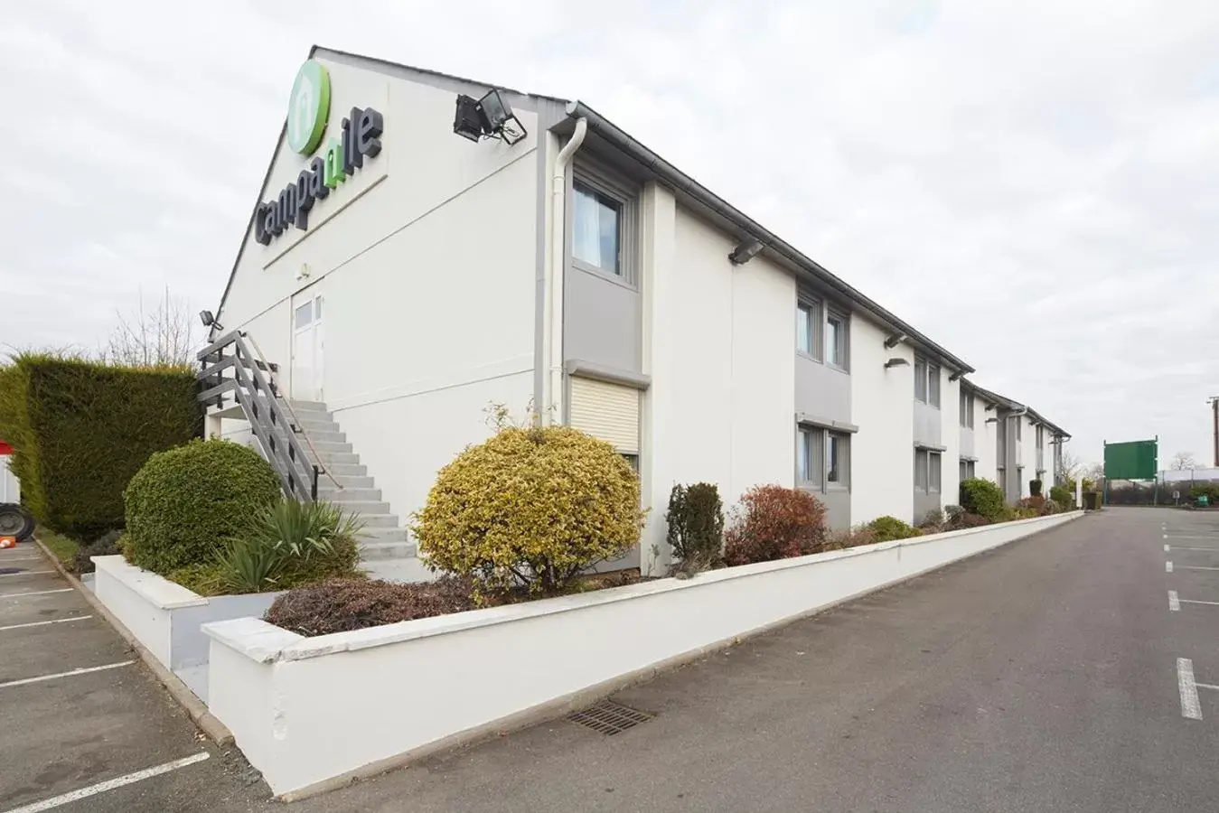 Facade/entrance, Property Building in Campanile Dijon Est - Saint Apollinaire