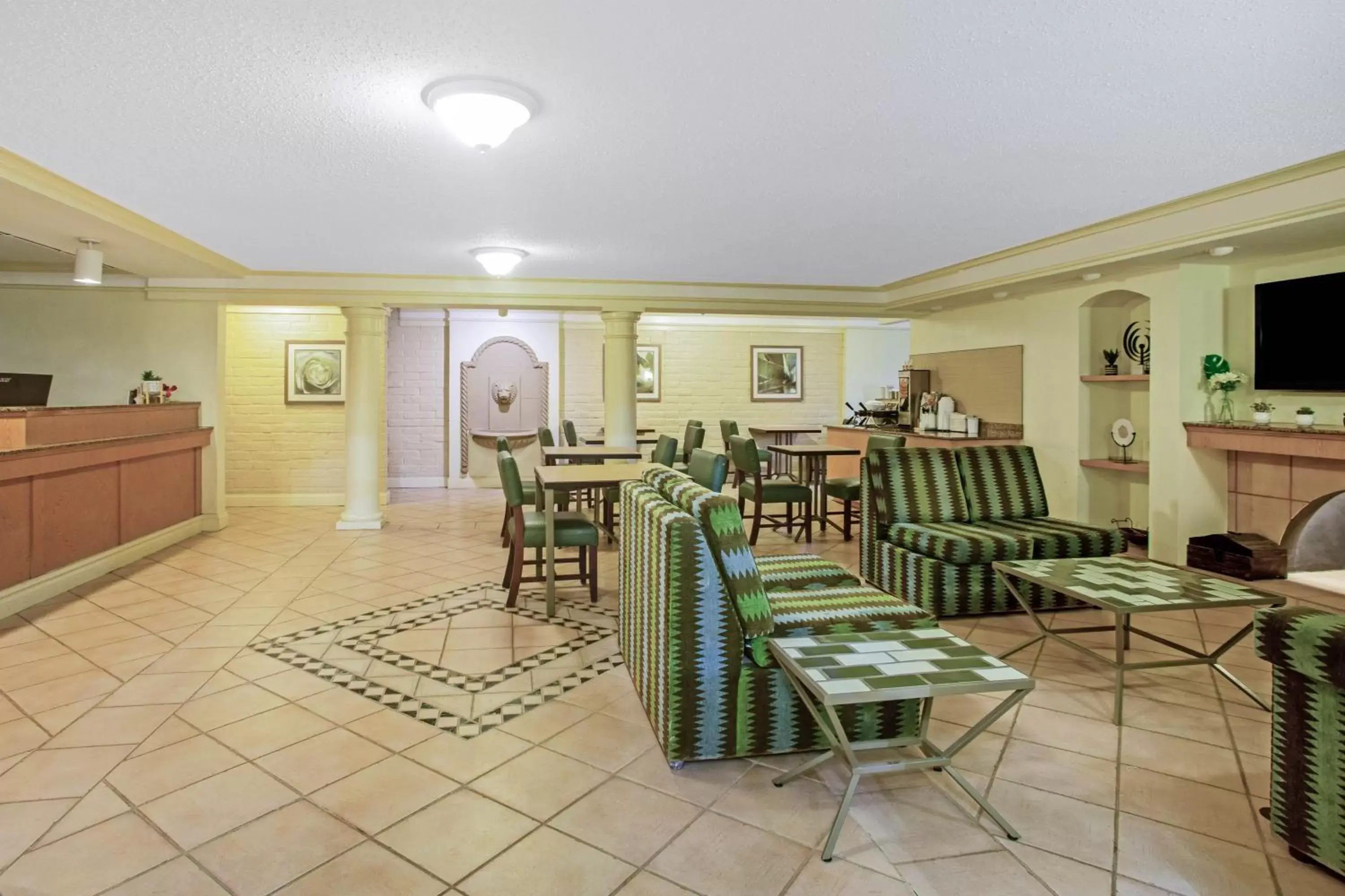 Lobby or reception, Restaurant/Places to Eat in La Quinta Inn by Wyndham Victoria