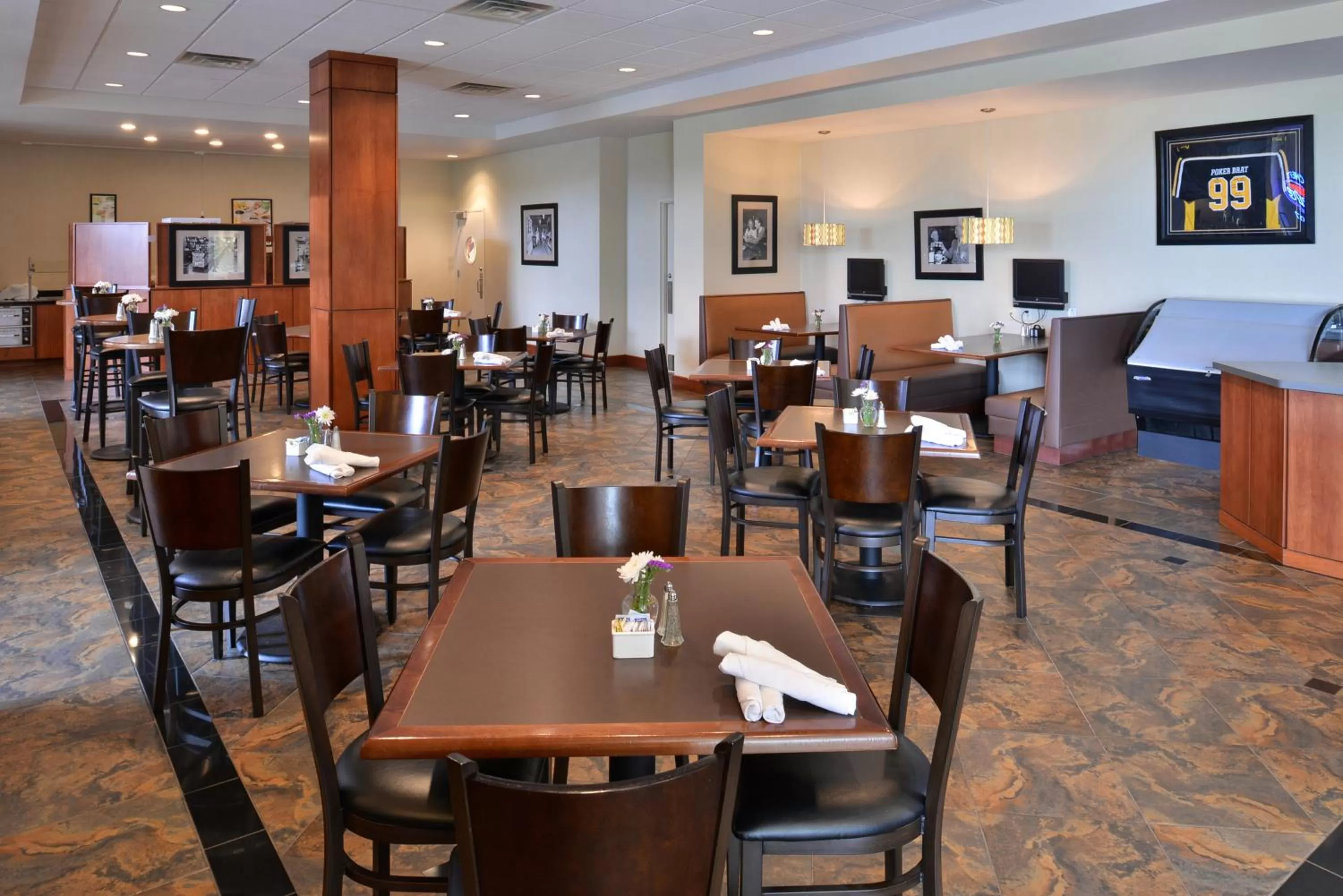 Restaurant/places to eat in Holiday Inn Madison at The American Center by IHG