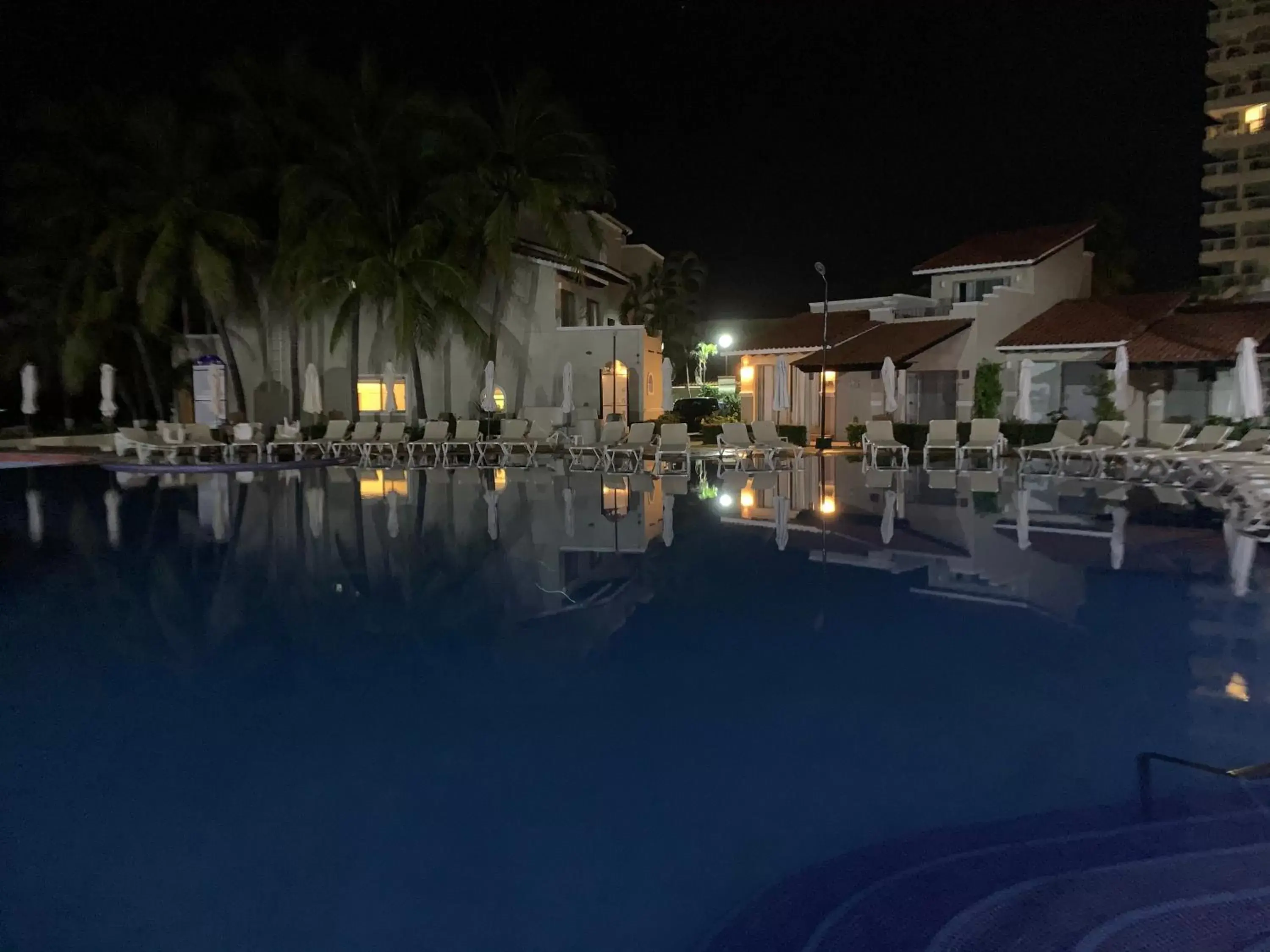 Swimming Pool in VILLA PARA 5 Personas 4 adultos y 1 Menor En HOTEL TSORO IXTAPA WIFI GRATIS