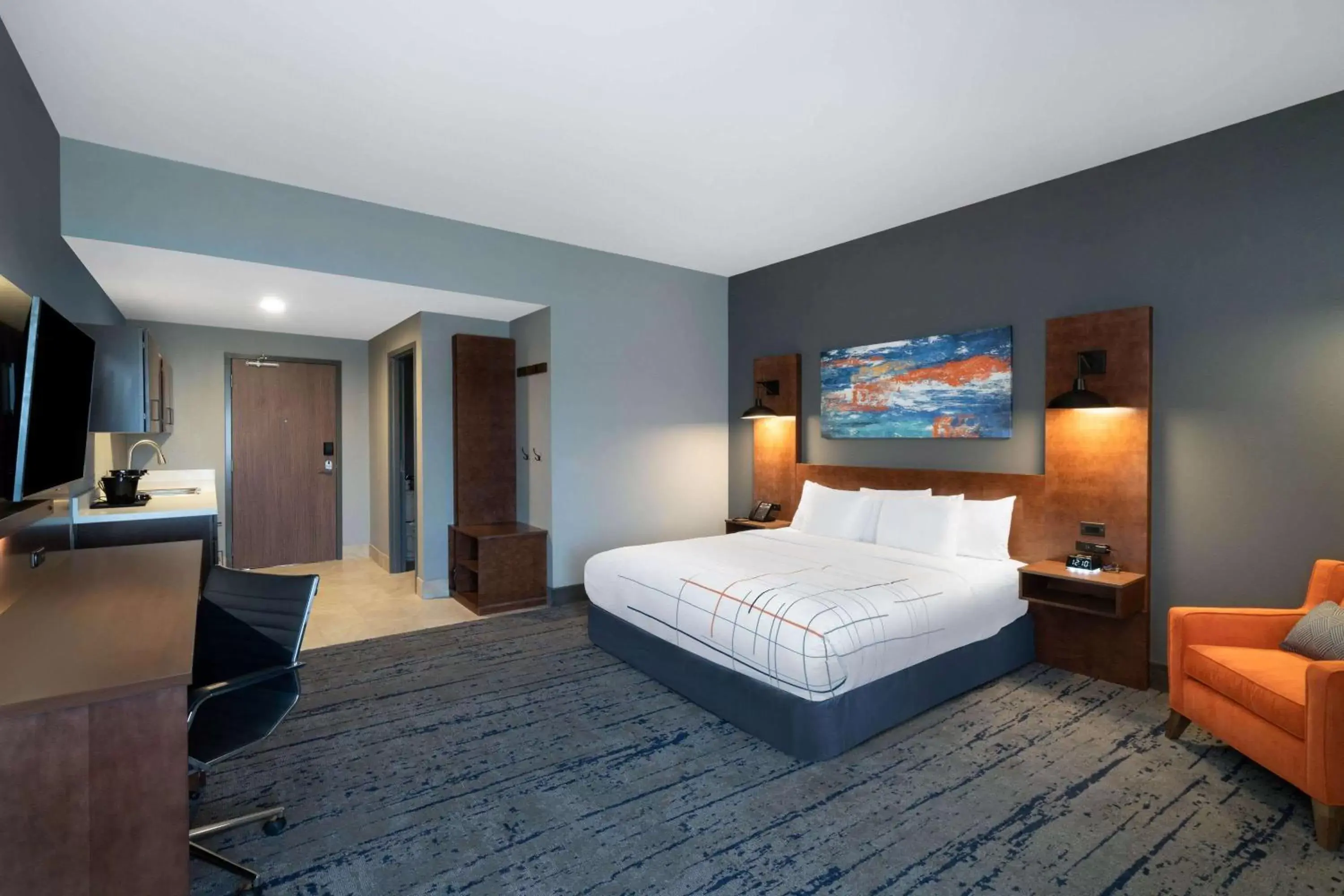 1 King Bed, Mobility Accessible Superior Room, Non-Smoking in La Quinta Inn & Suites by Wyndham Louisville NE - Old Henry Rd 1 King Bed, Mobility Accessible Superior Room, Non-Smoking in La Quinta Inn & Suites by Wyndham Louisville NE - Old Henry Rd