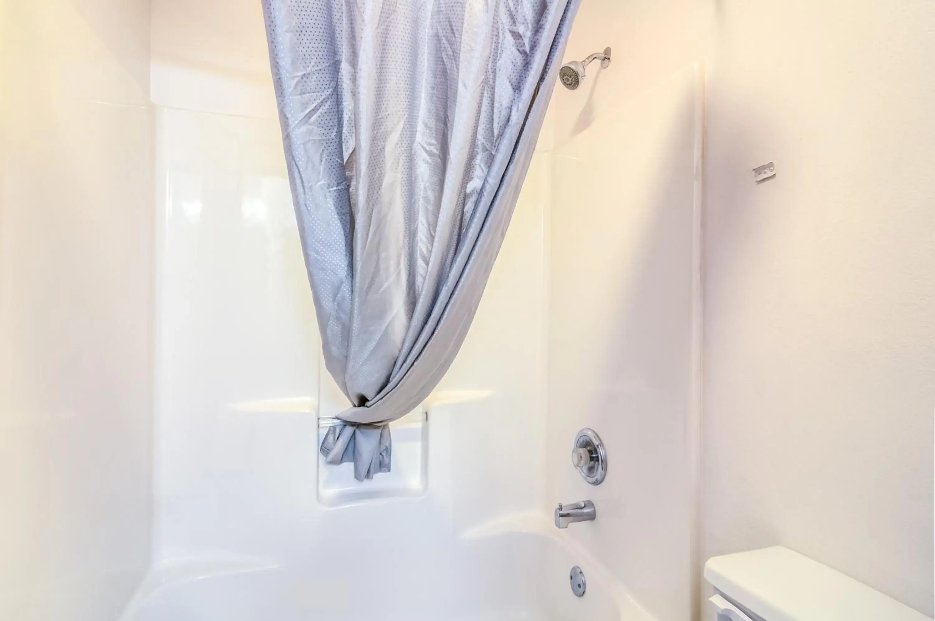 Bathroom in Motel 6-Lansing, IL - Chicago South Bathroom in Motel 6-Lansing, IL - Chicago South