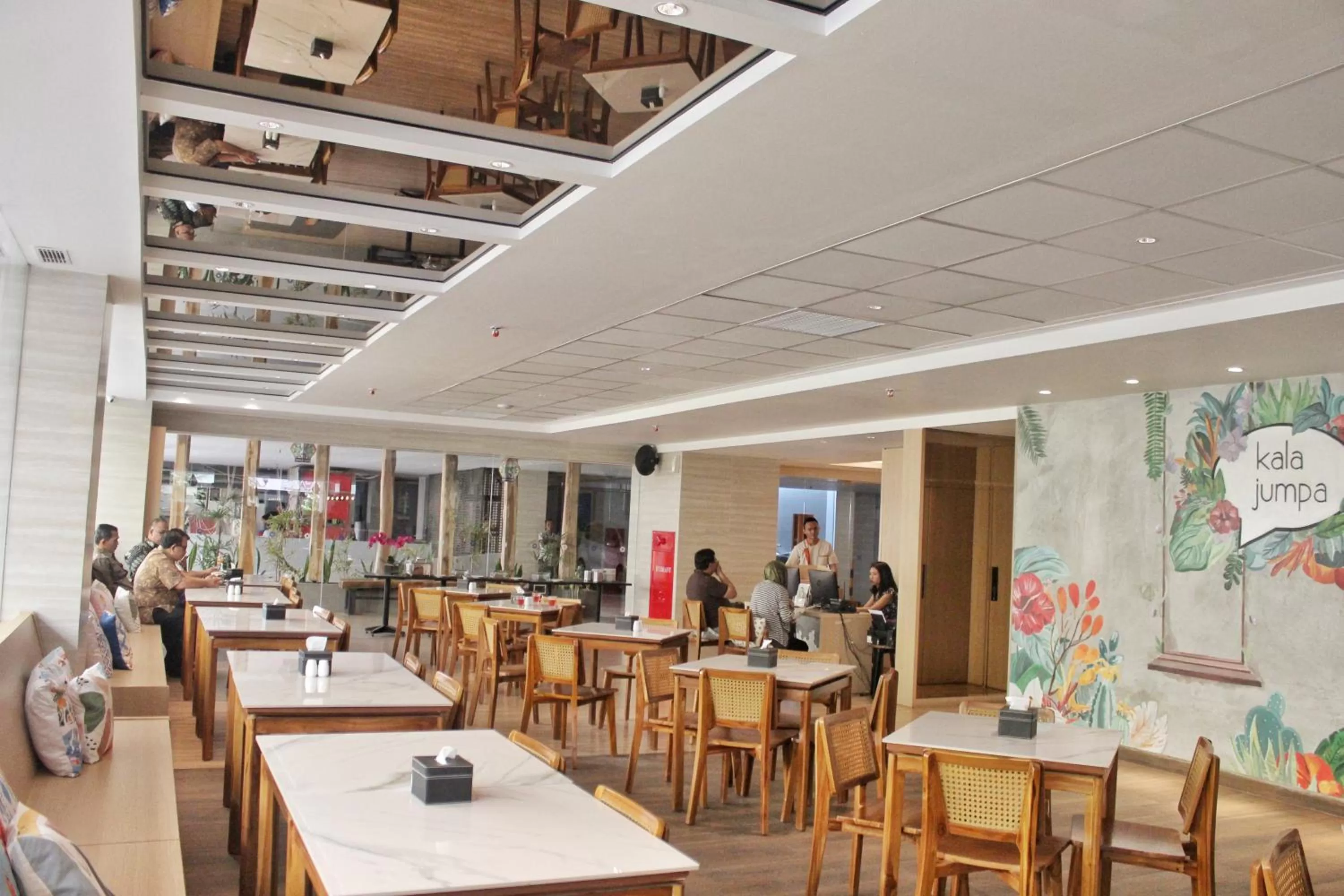 Restaurant/places to eat in Aveta Hotel Malioboro