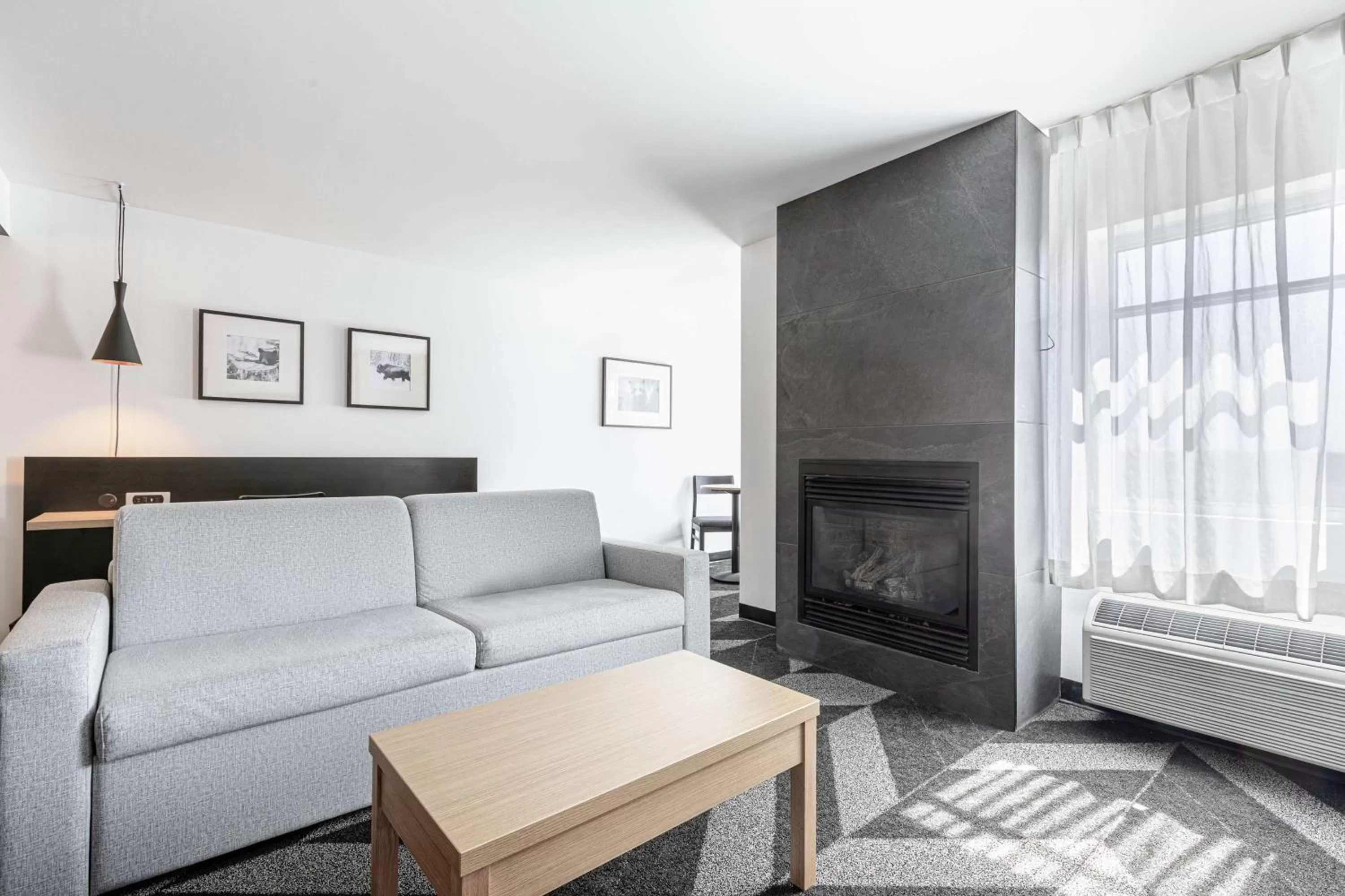 Living room in DoubleTree by Hilton Quebec Resort