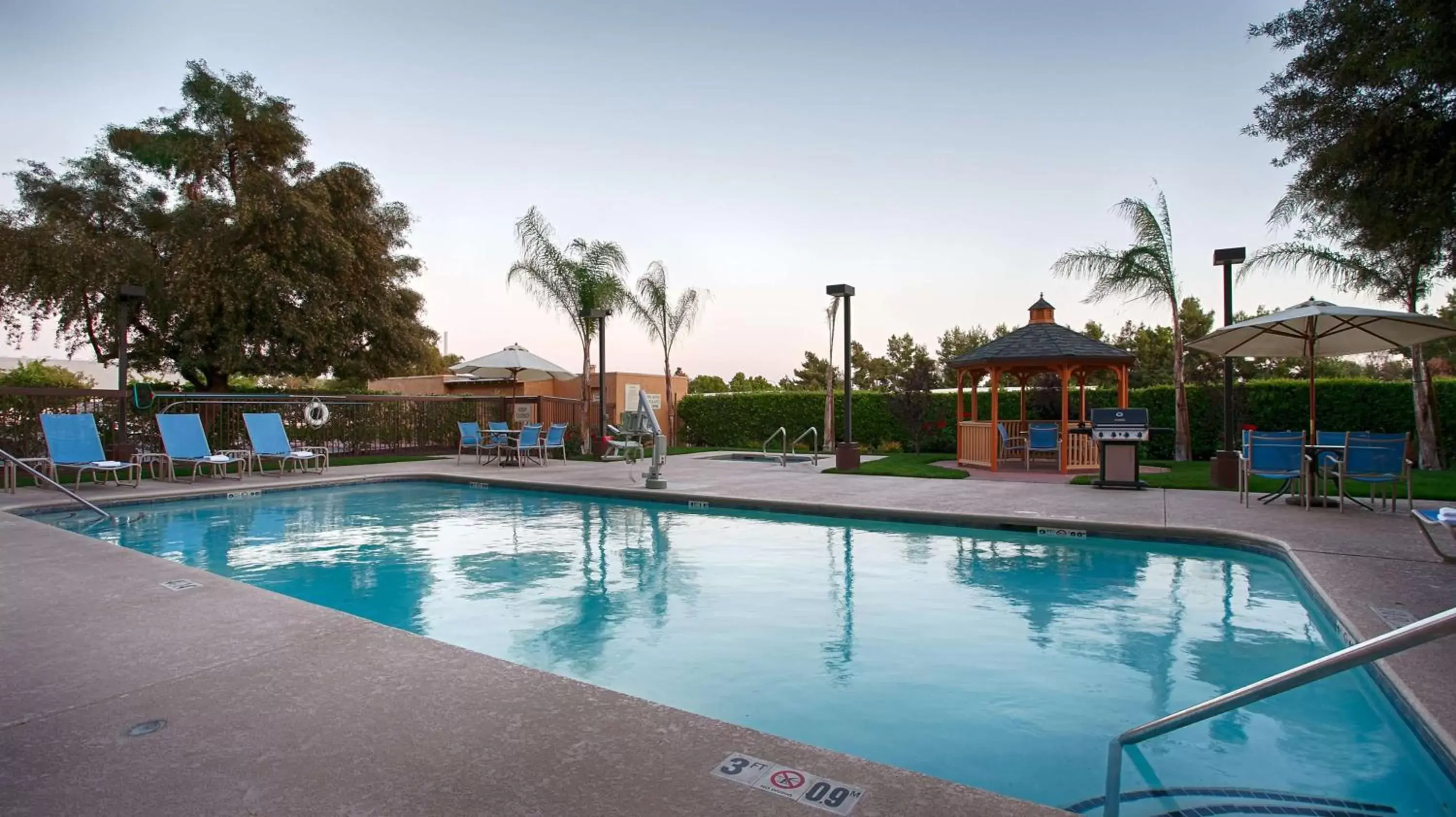 On site, Swimming Pool in Best Western Plus Fresno Airport Hotel