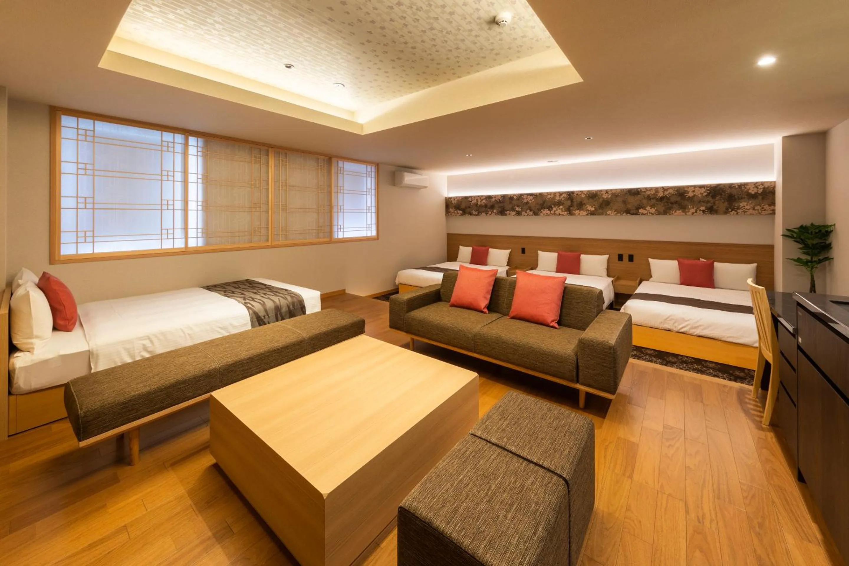 Living room, Bed in Chiyokura HOTEL SHUKU Nagoya