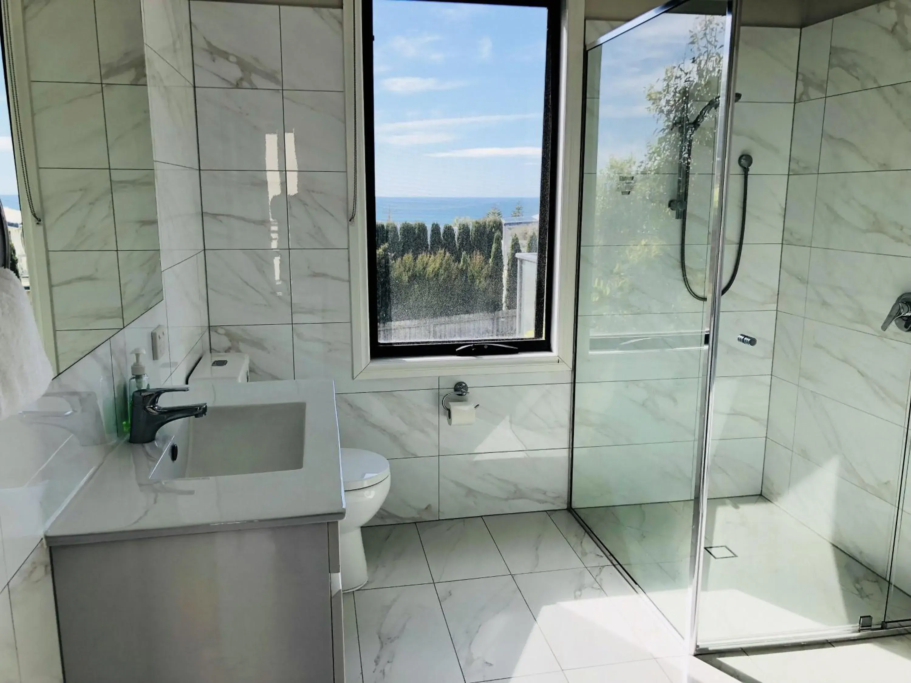 Bathroom in Apollo Bay Seal Apartments