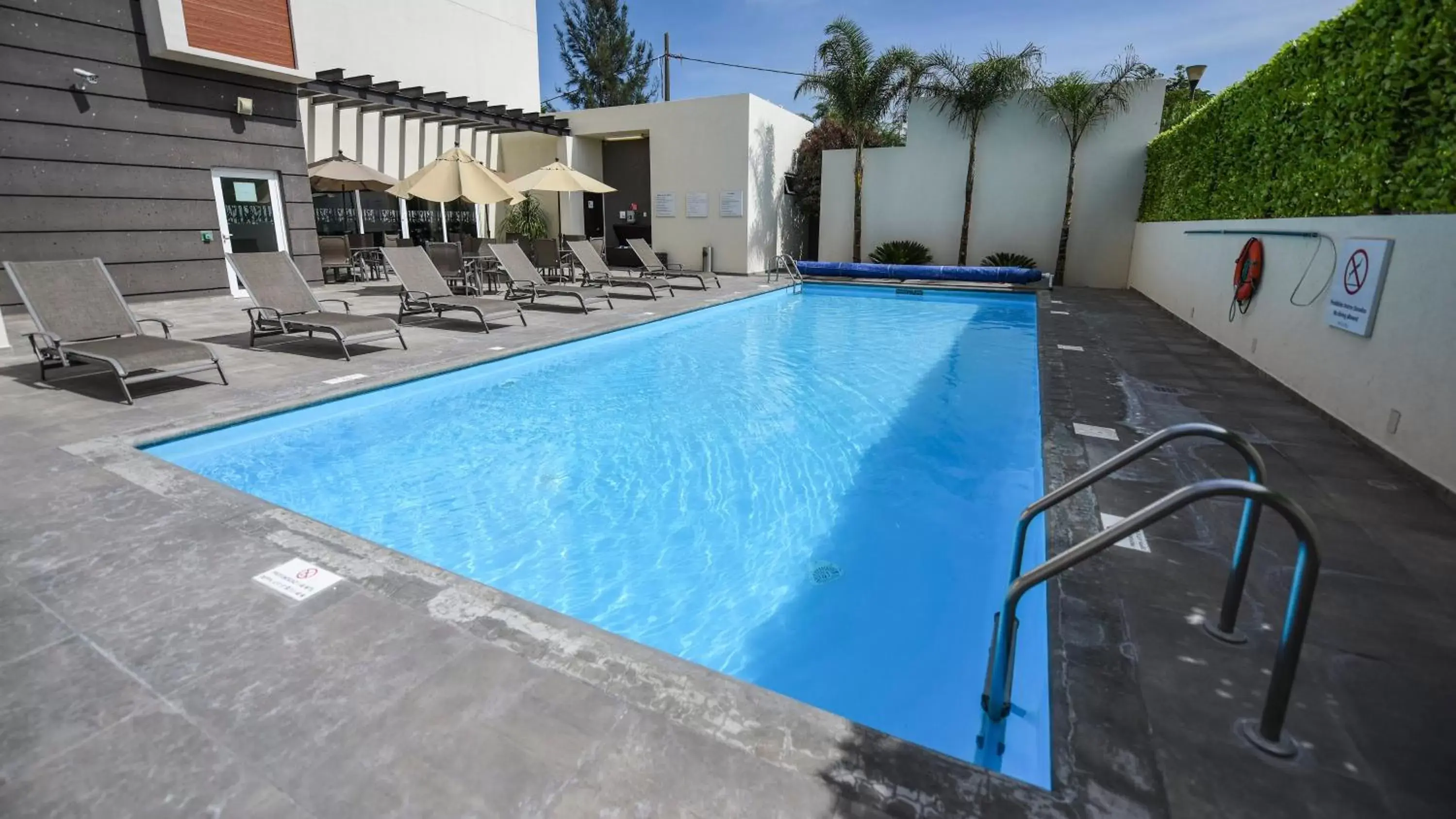 Swimming Pool in Holiday Inn Express and Suites Celaya, an IHG Hotel