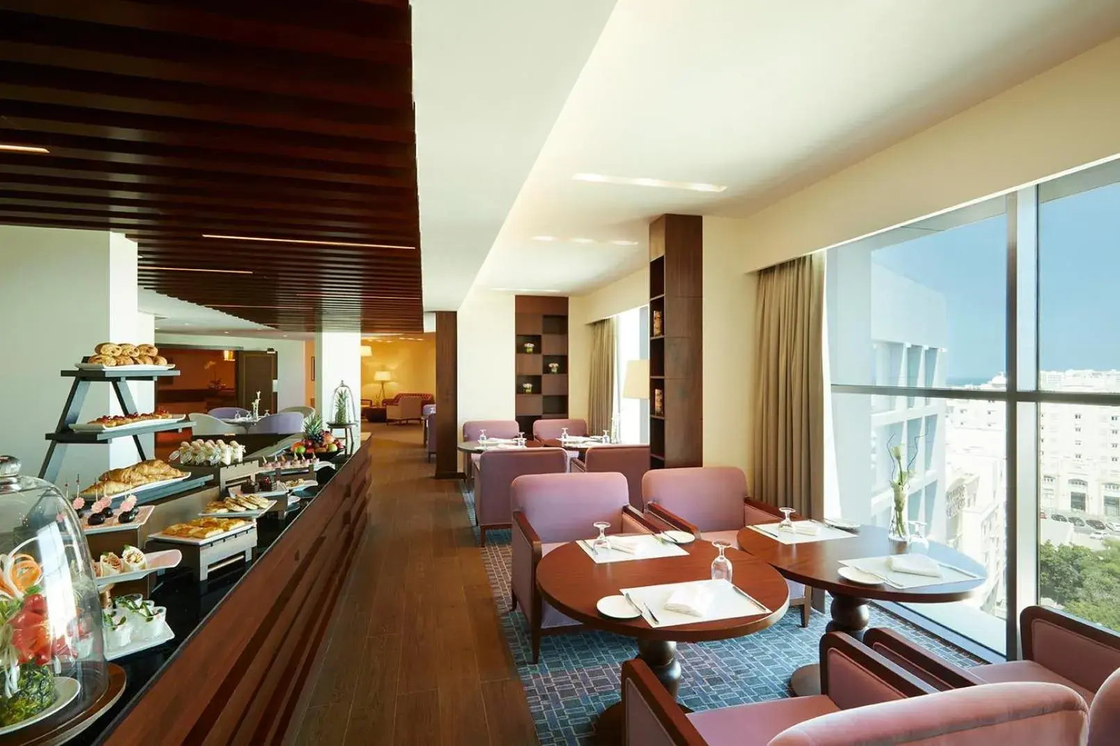 Lounge or bar in Royal Tulip Muscat Lounge or bar in Royal Tulip Muscat