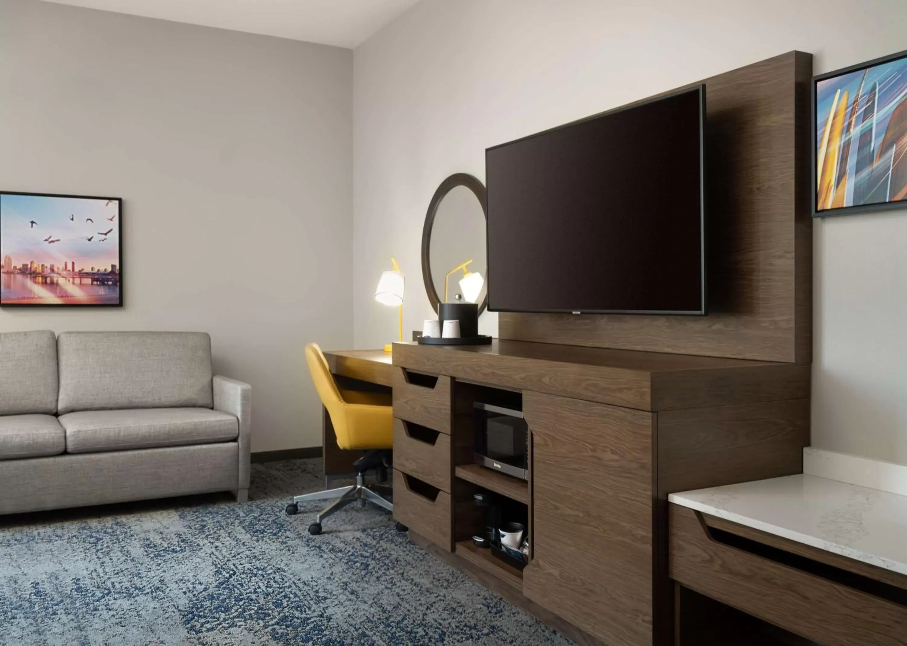 Bedroom, TV/Entertainment Center in Hampton Inn & Suites El Cajon San Diego