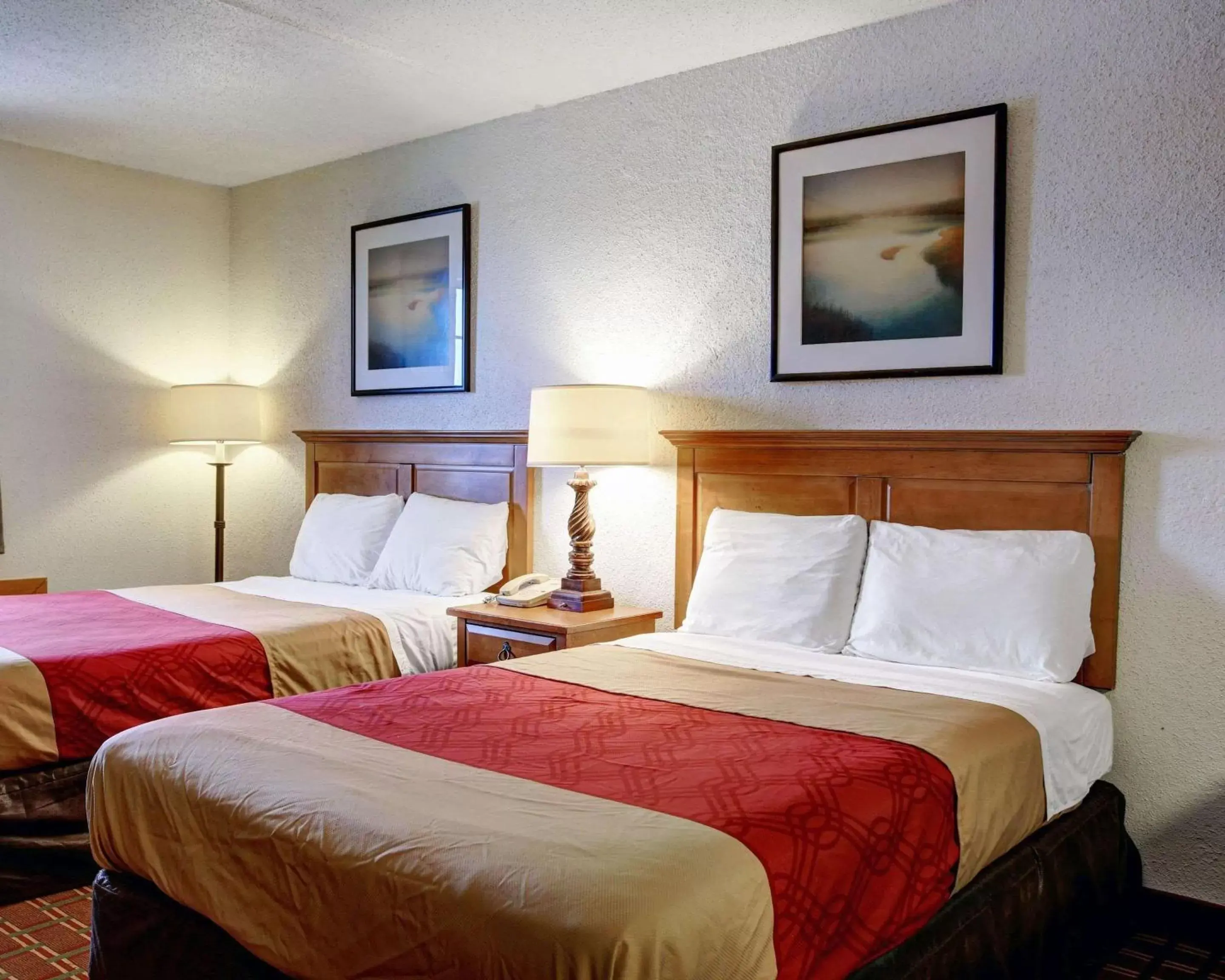 Photo of the whole room, Bed in Rodeway Inn New Braunfels