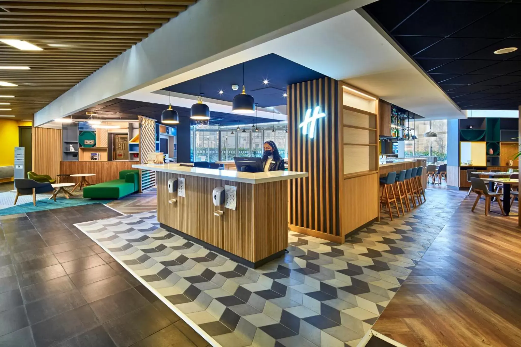 Property building, Lobby/Reception in Holiday Inn Clermont Ferrand Centre, an IHG Hotel