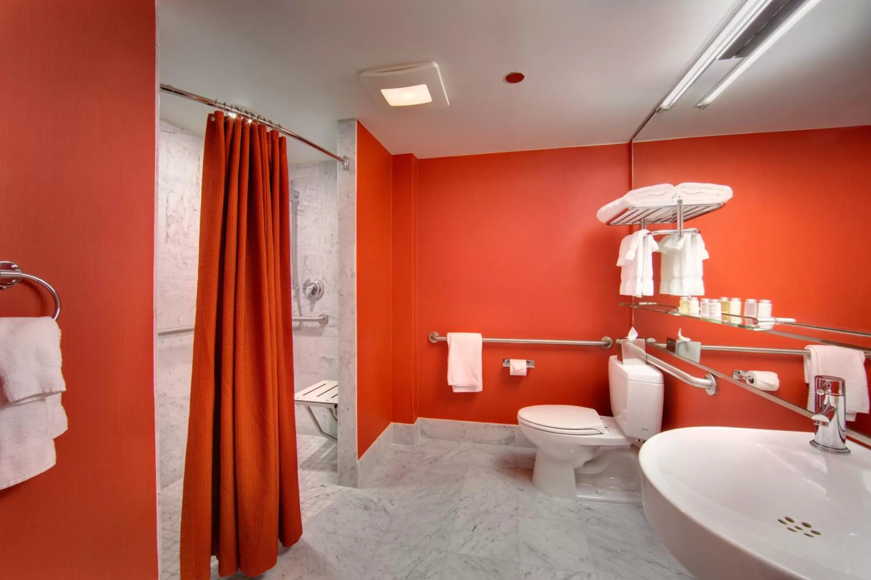 Shower, Bathroom in Hotel Murano