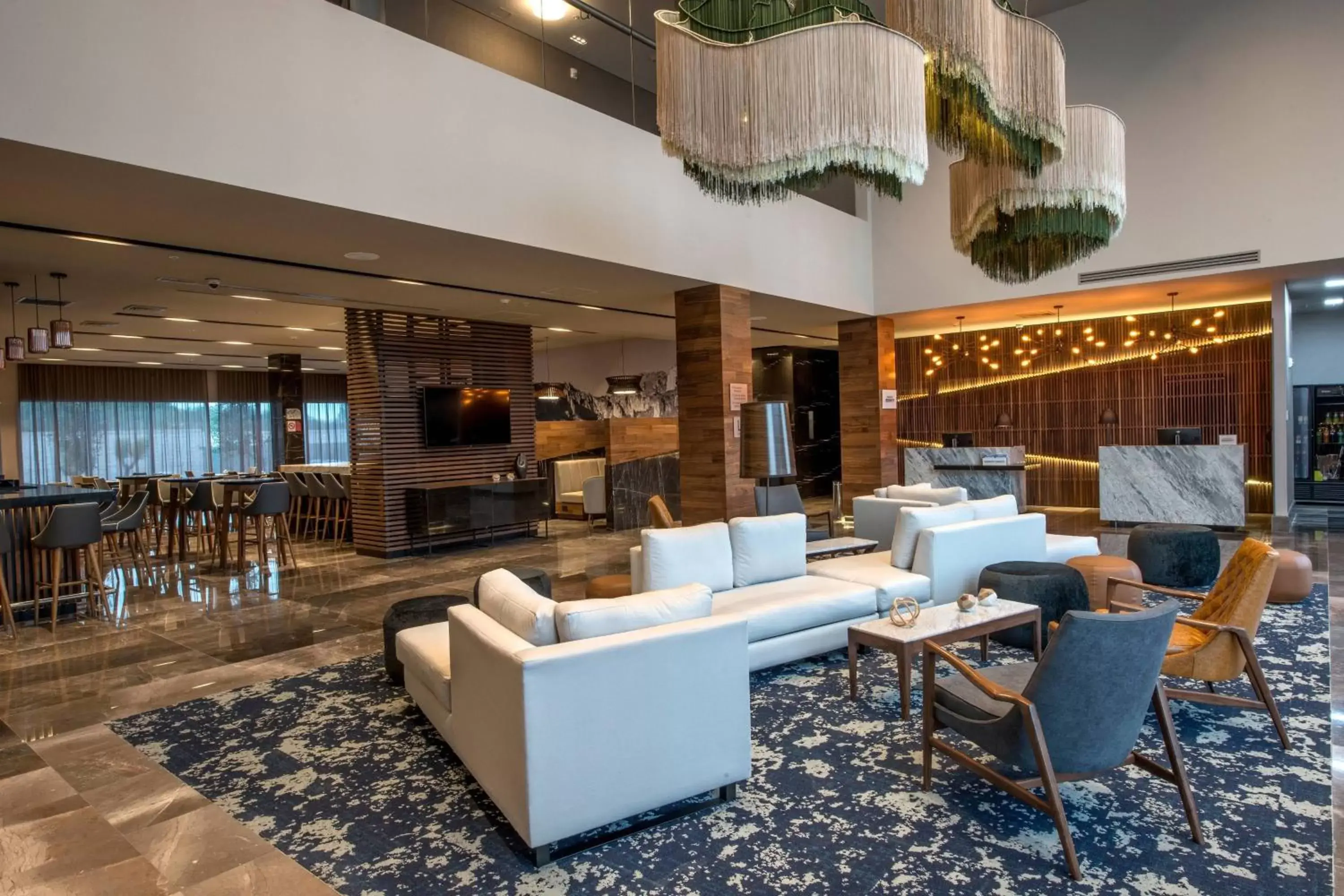 Lobby or reception, Lounge/Bar in Courtyard by Marriott San Luis Potosi, Los Lagos