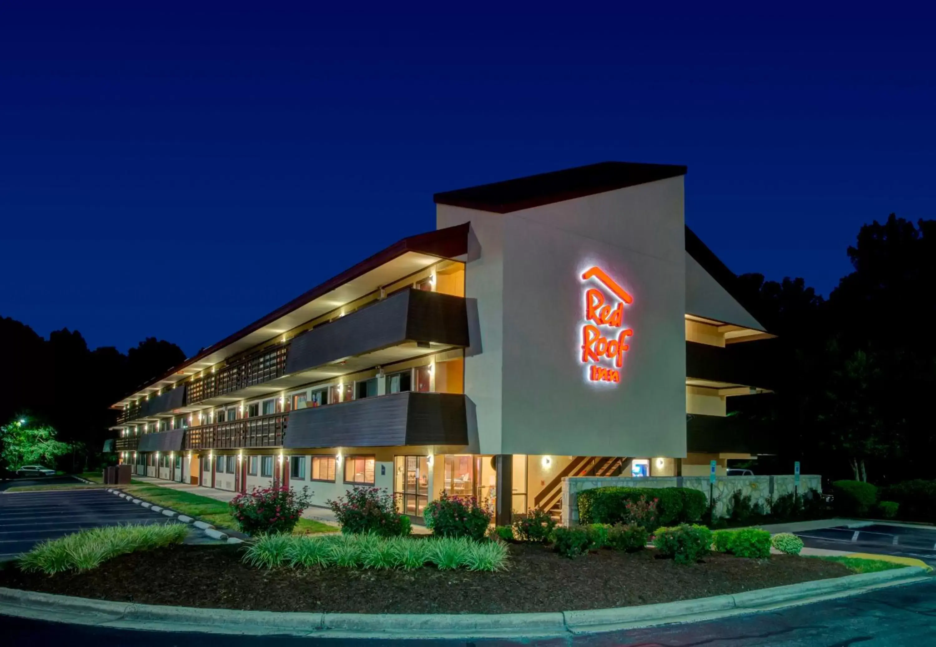 Property Building in Red Roof Inn Chapel Hill - UNC