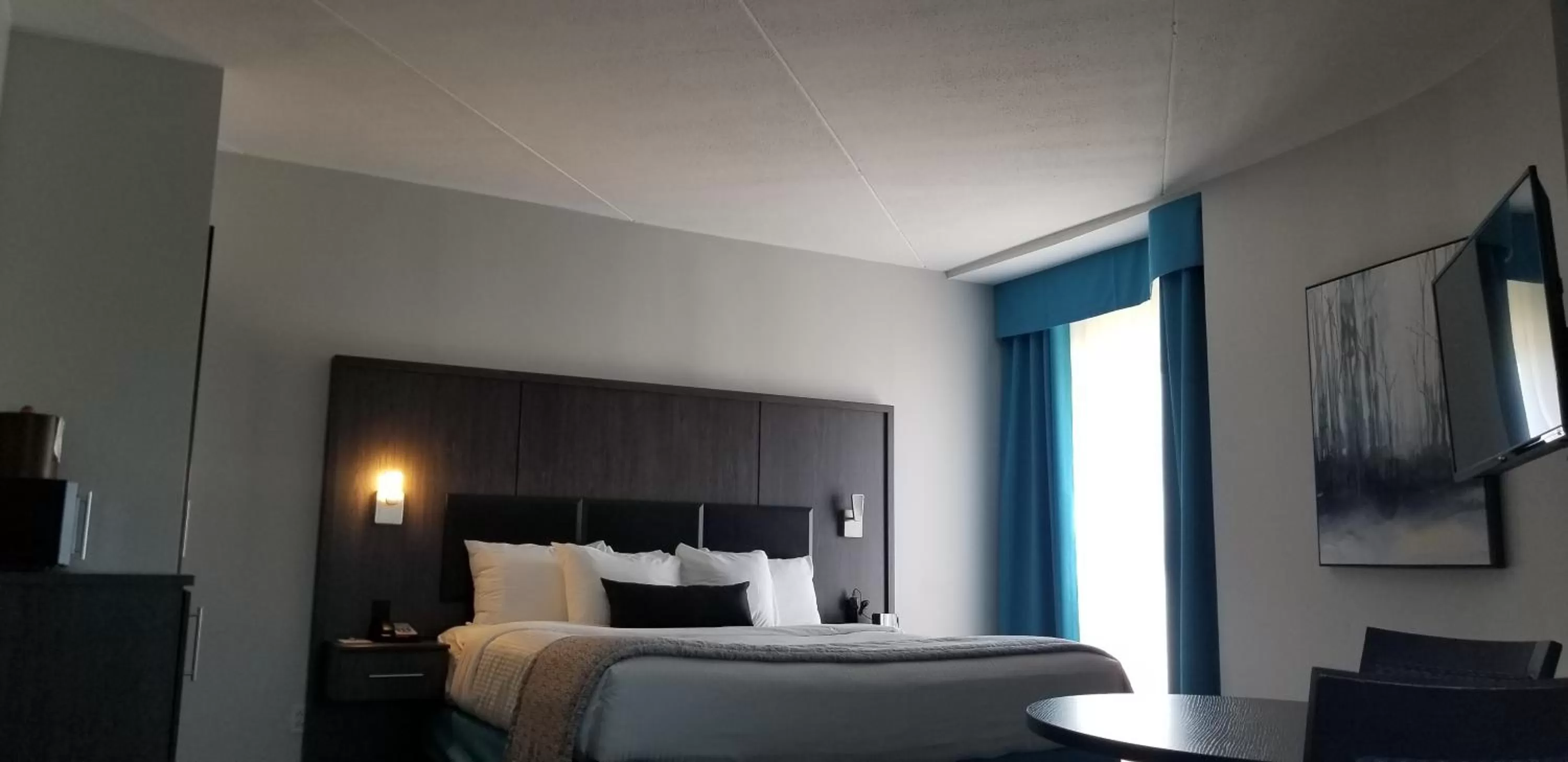 Photo of the whole room, Bed in Best Western Laval-Montreal & Conference Centre