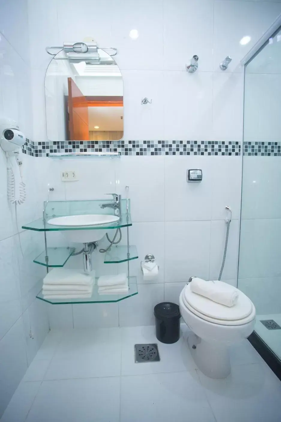 Bathroom in Regency Copacabana Hotel