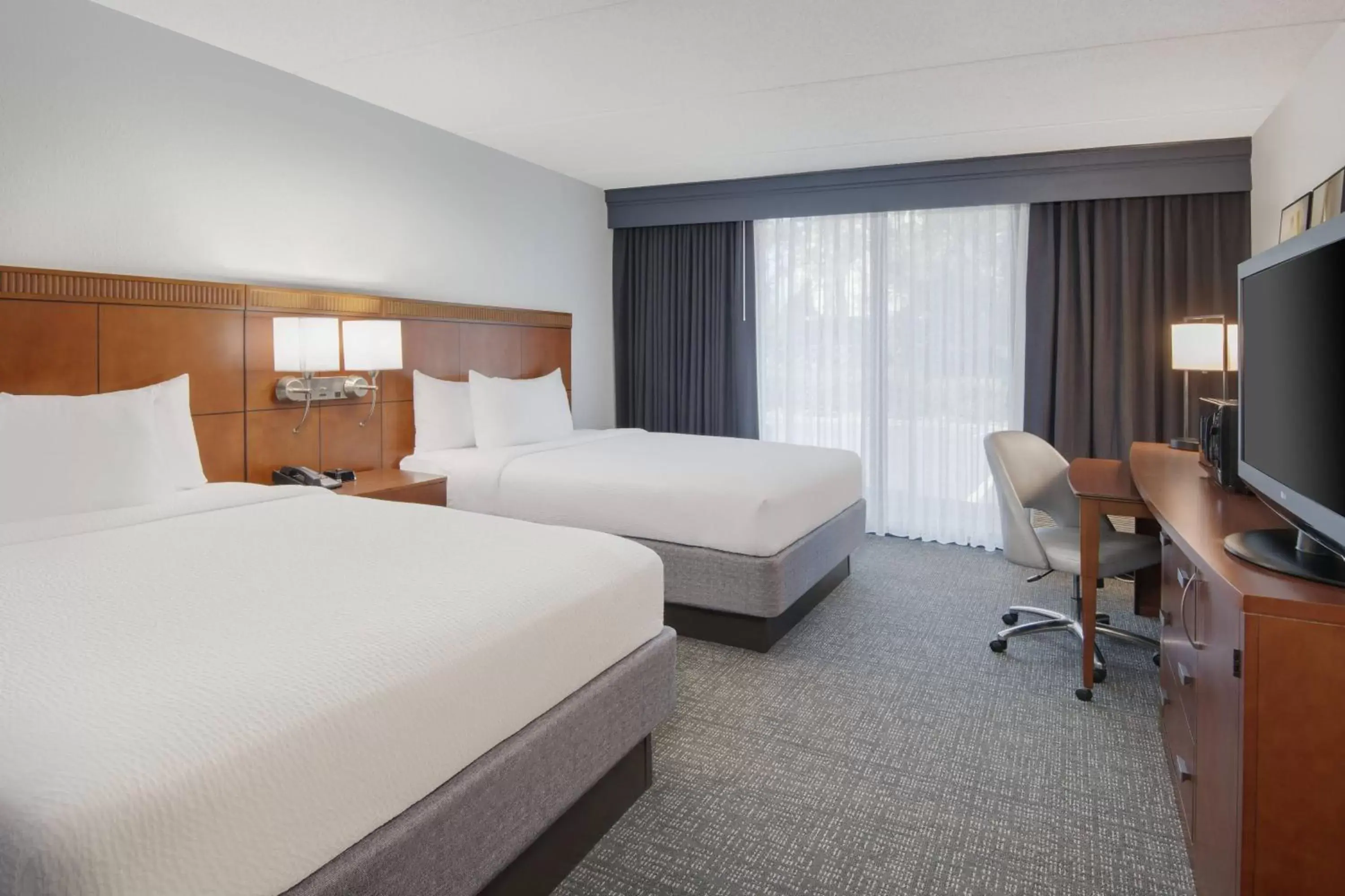 Photo of the whole room, Bed in Courtyard by Marriott Augusta