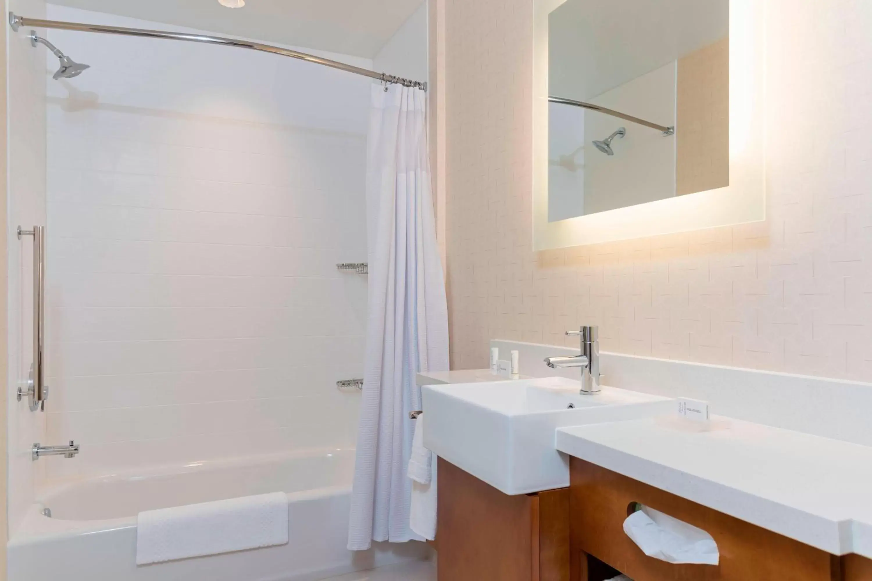 Bathroom in SpringHill Suites by Marriott Chicago Southeast/Munster, IN