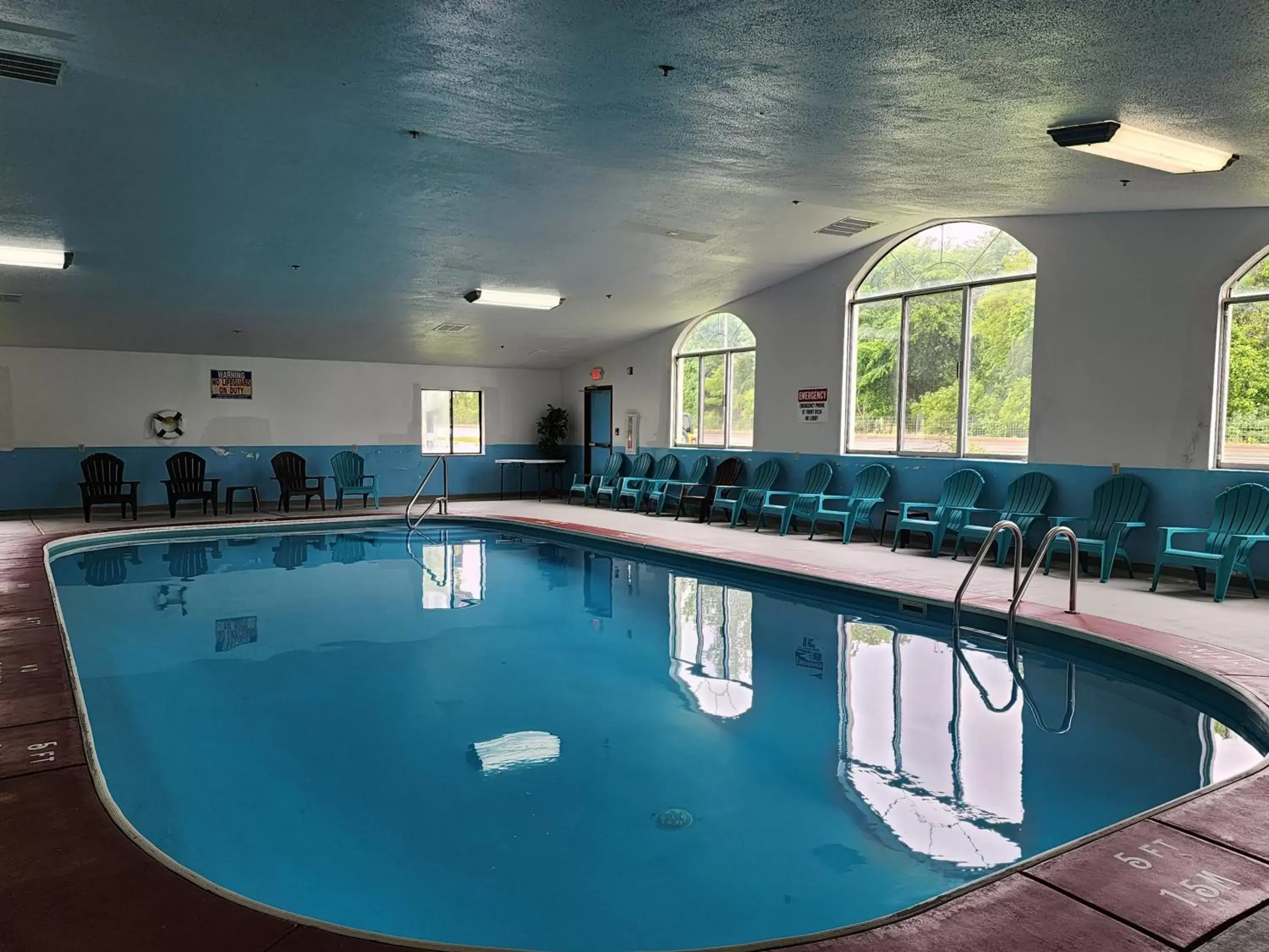 Swimming Pool in Quality Inn