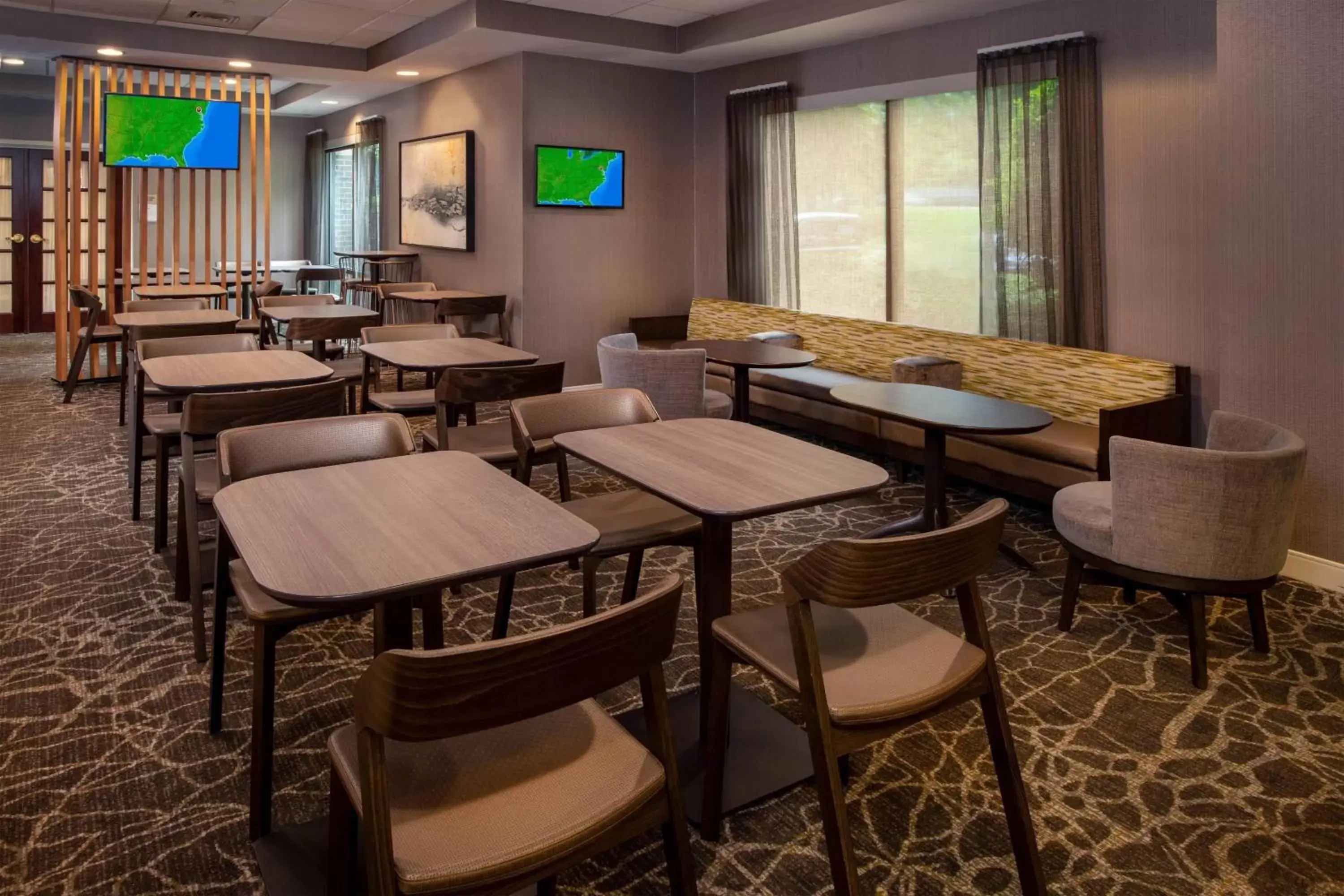 Breakfast, Lounge/Bar in SpringHill Suites Centreville Chantilly