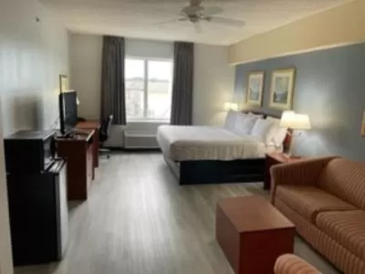 Bedroom, Bed in Baymont on the lake by Wyndham Hot Springs