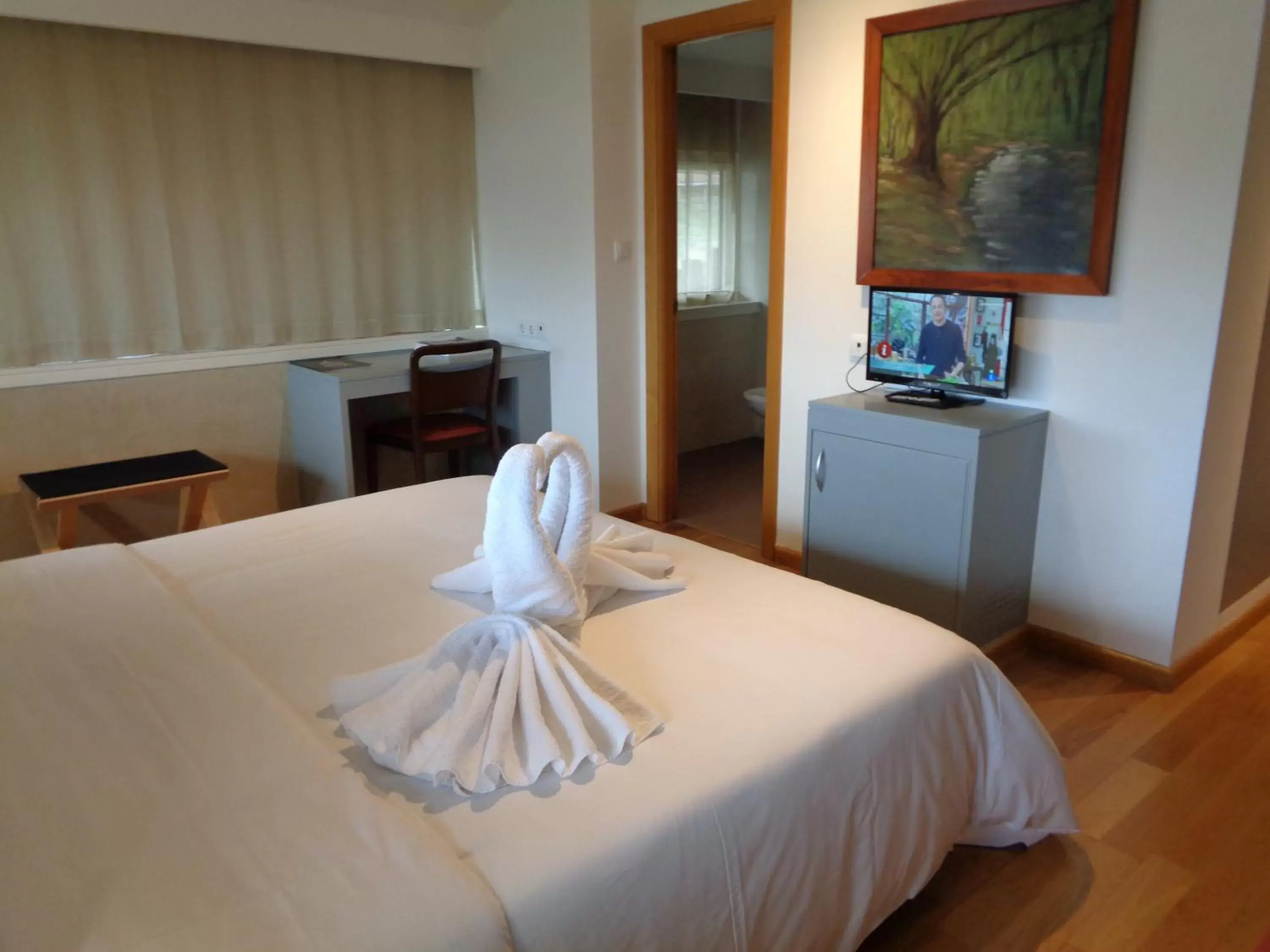 TV and multimedia, Bed in Hotel Villa De Betanzos