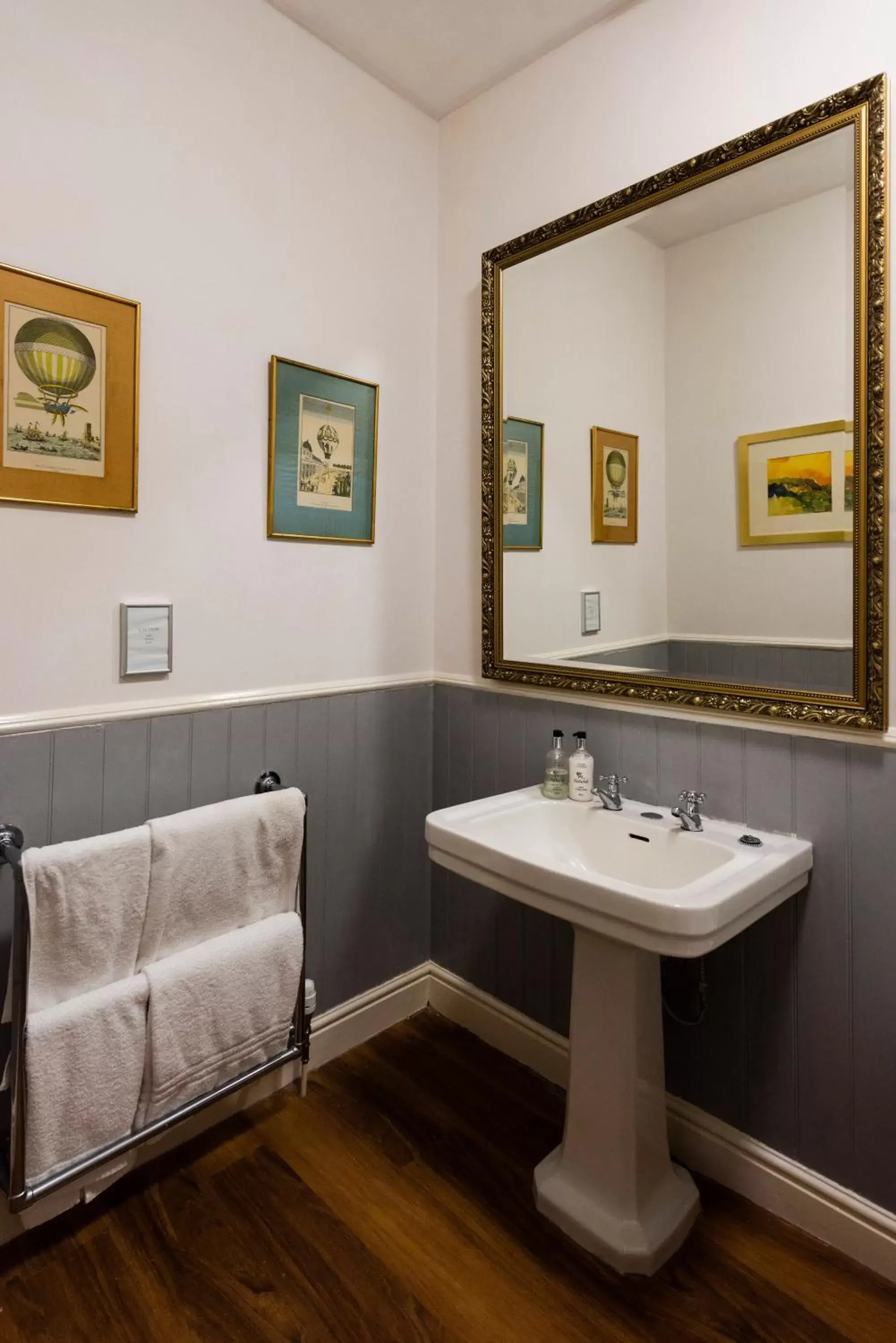 Bathroom in The Whipper-In Hotel