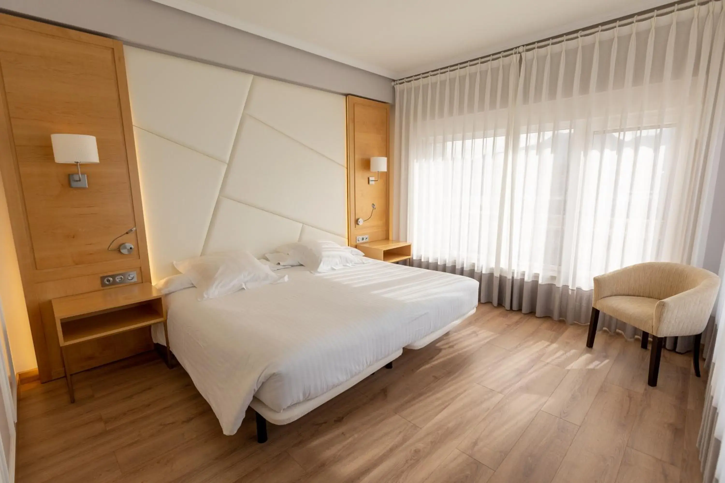 Bedroom, Bed in Gran Hotel del Sella