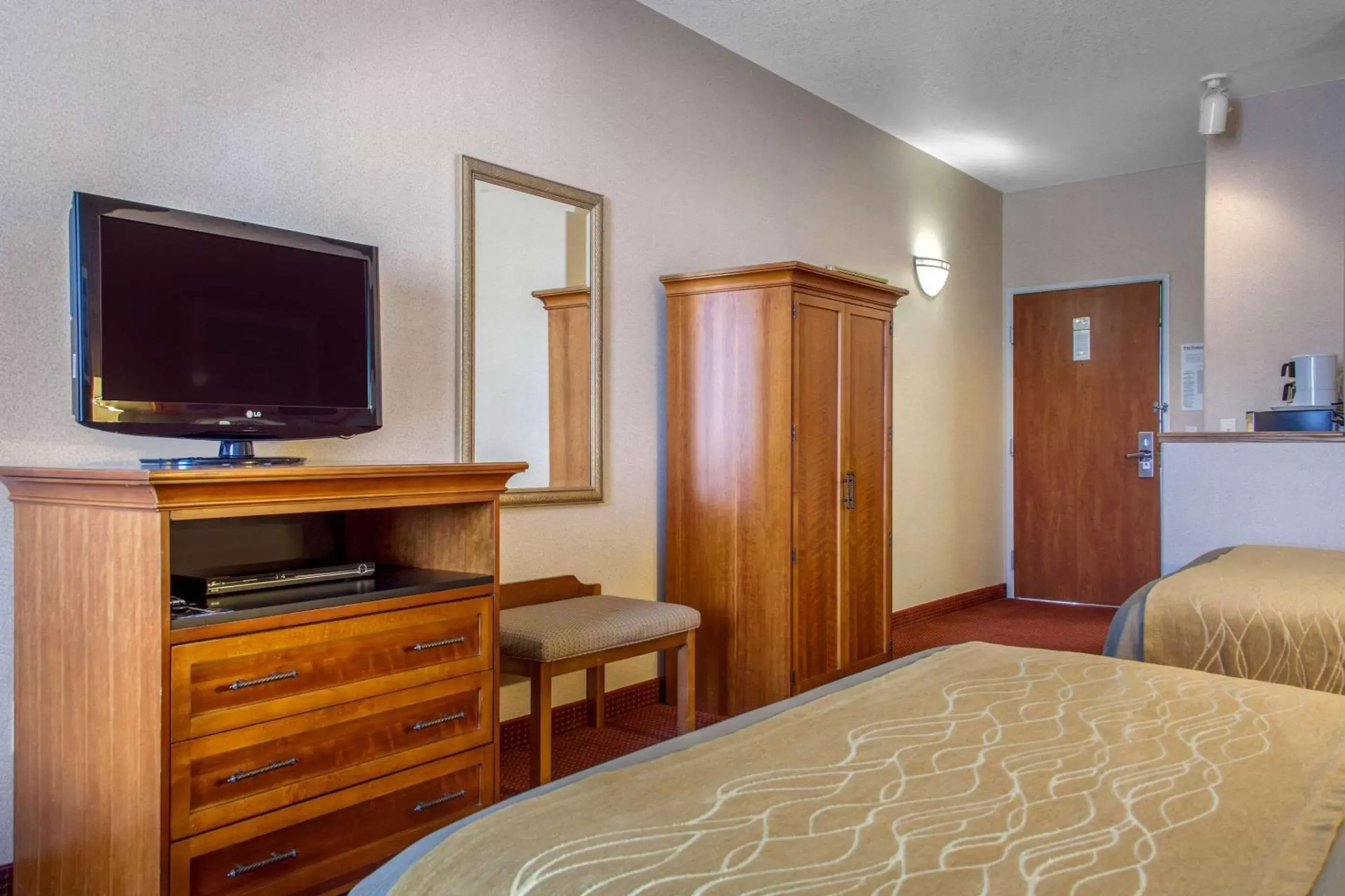 Photo of the whole room, TV/Entertainment Center in Comfort Inn & Suites I-25 near Spaceport America