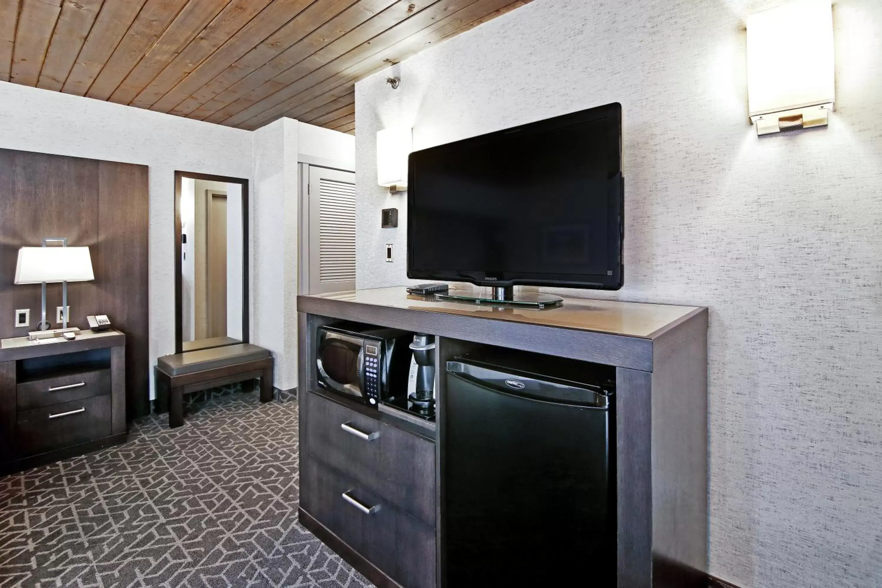 TV and multimedia, TV/Entertainment Center in Best Western Plus Siding 29 Lodge