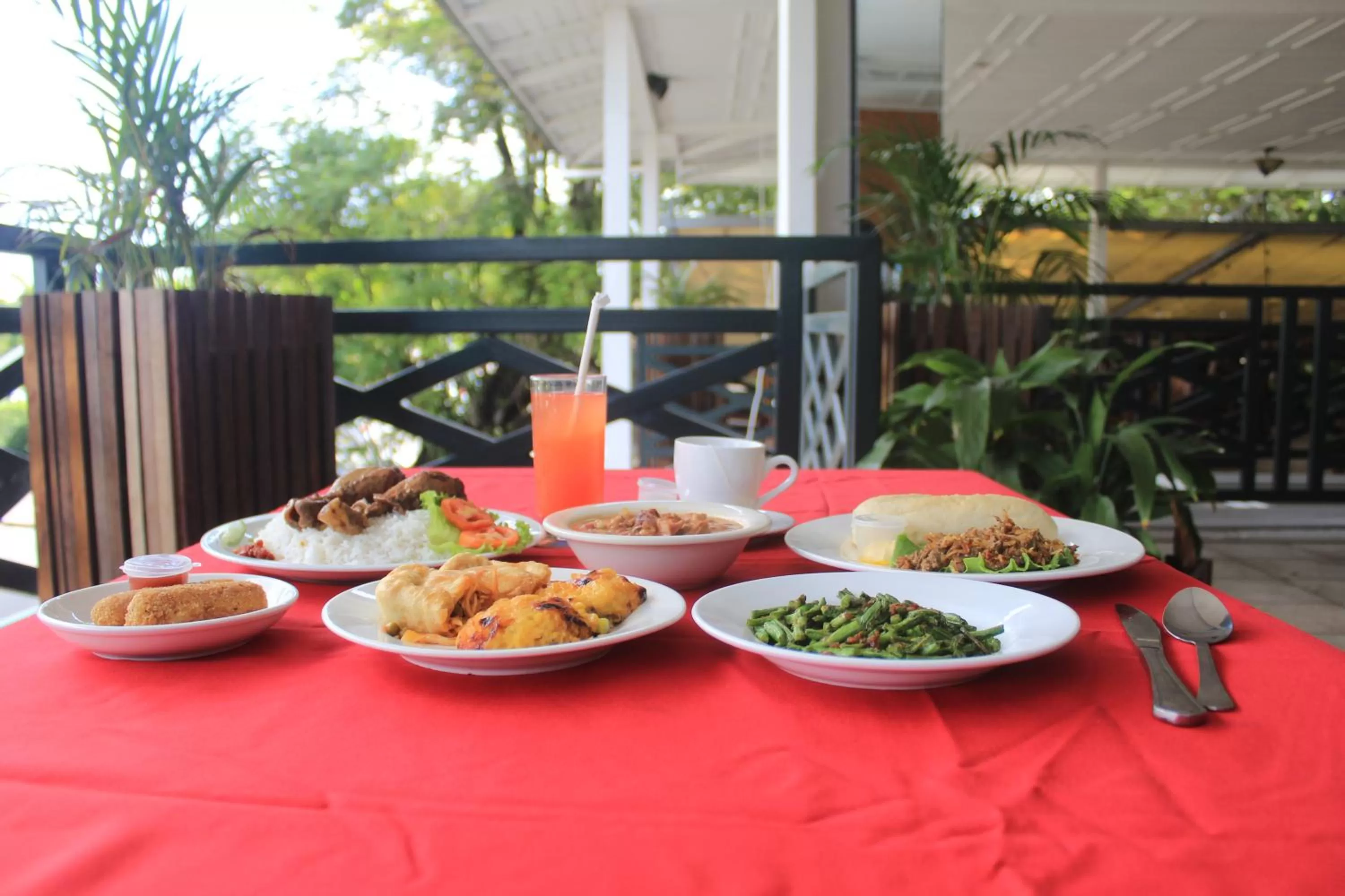 Restaurant/places to eat in Zeelandia Suites