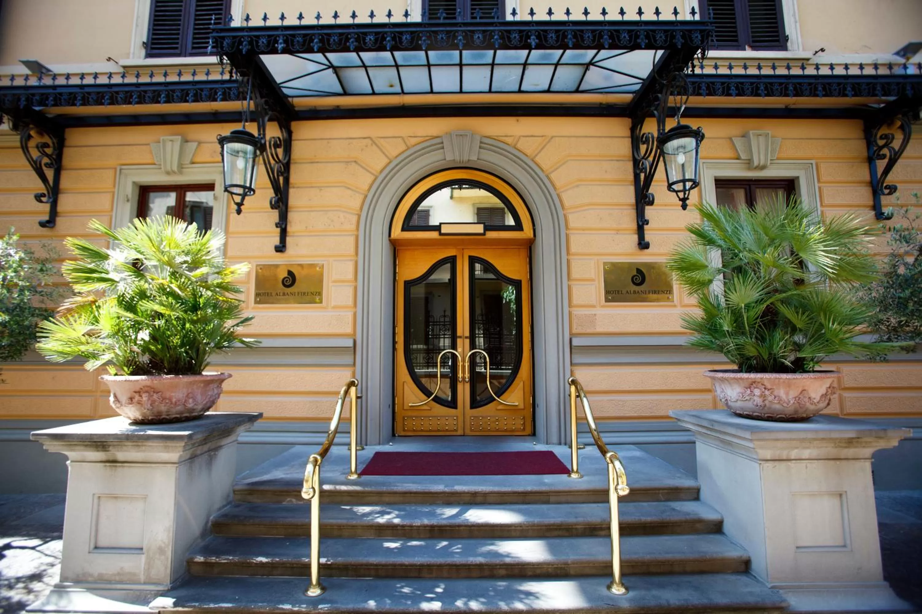 Facade/entrance in Hotel Albani Firenze