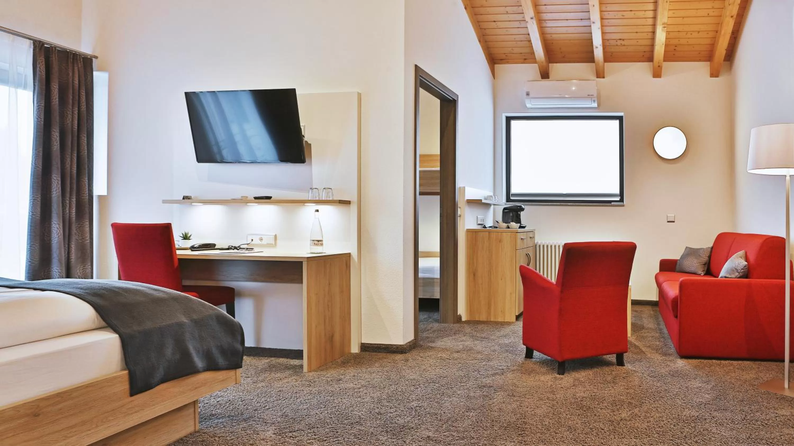 TV and multimedia, Bed in Hotel Restaurant Schiff