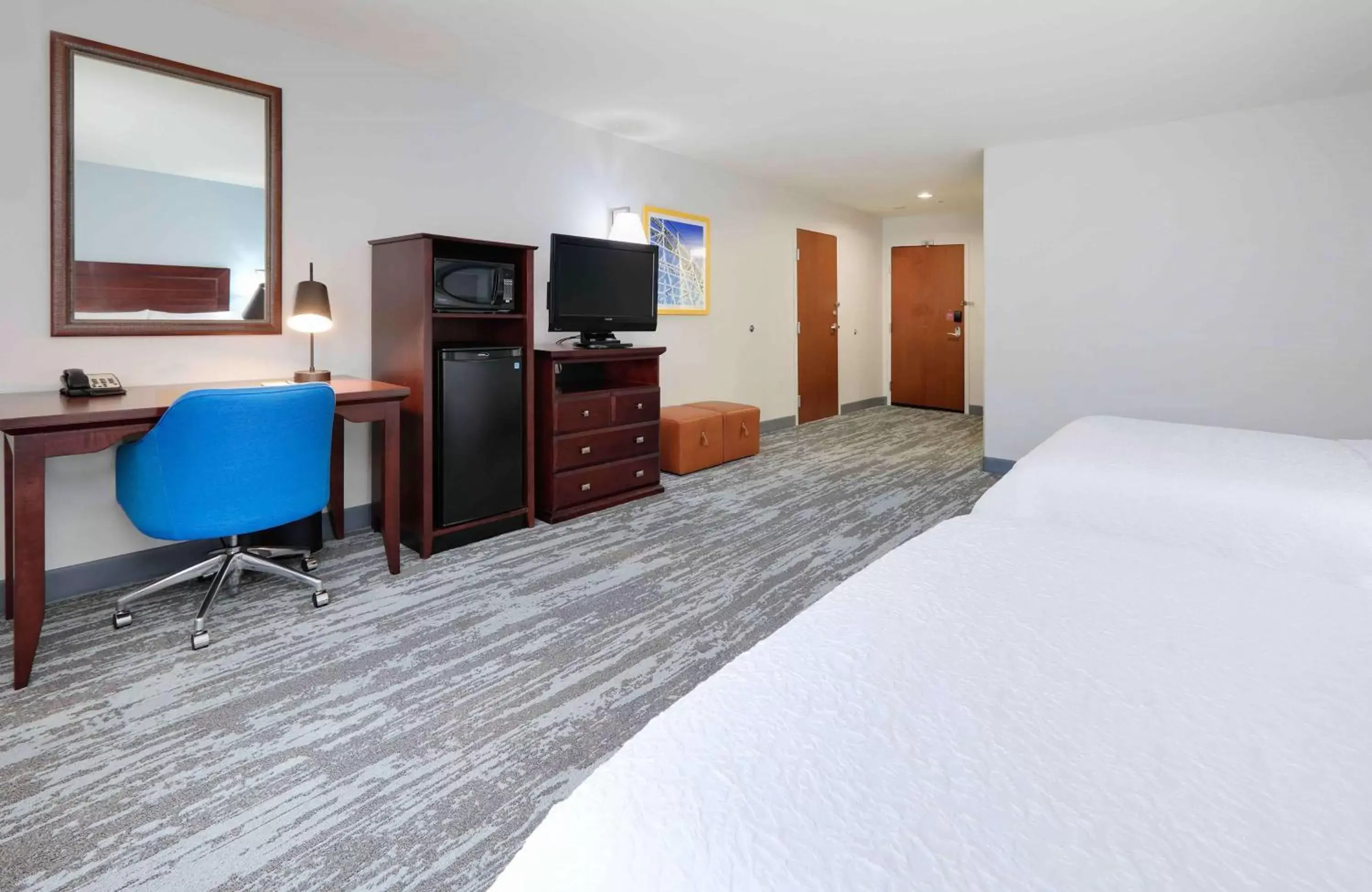 Bedroom, TV/Entertainment Center in Hampton Inn & Suites Dallas-Arlington-South