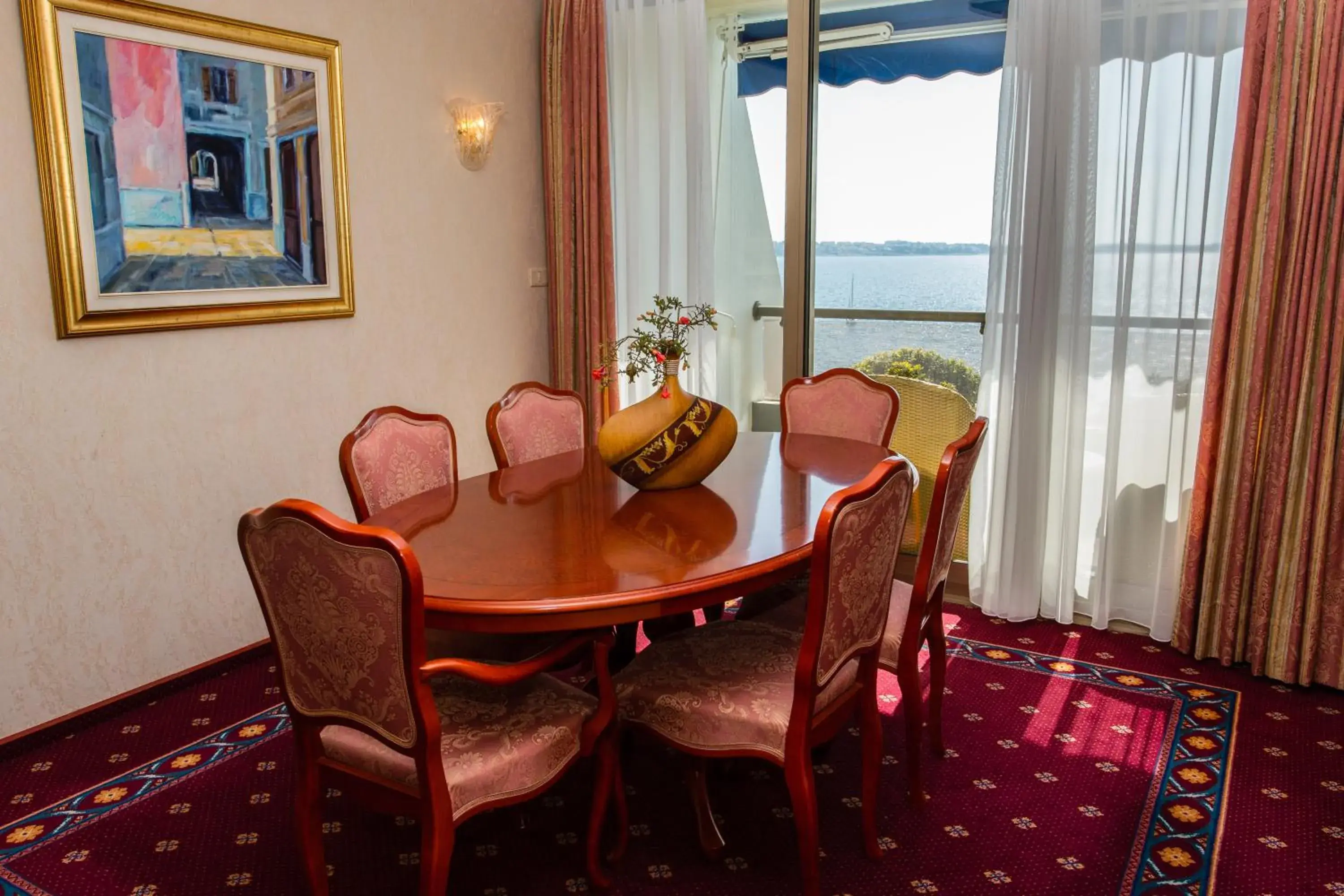 Dining area, Seating Area in Grand Hotel Bernardin