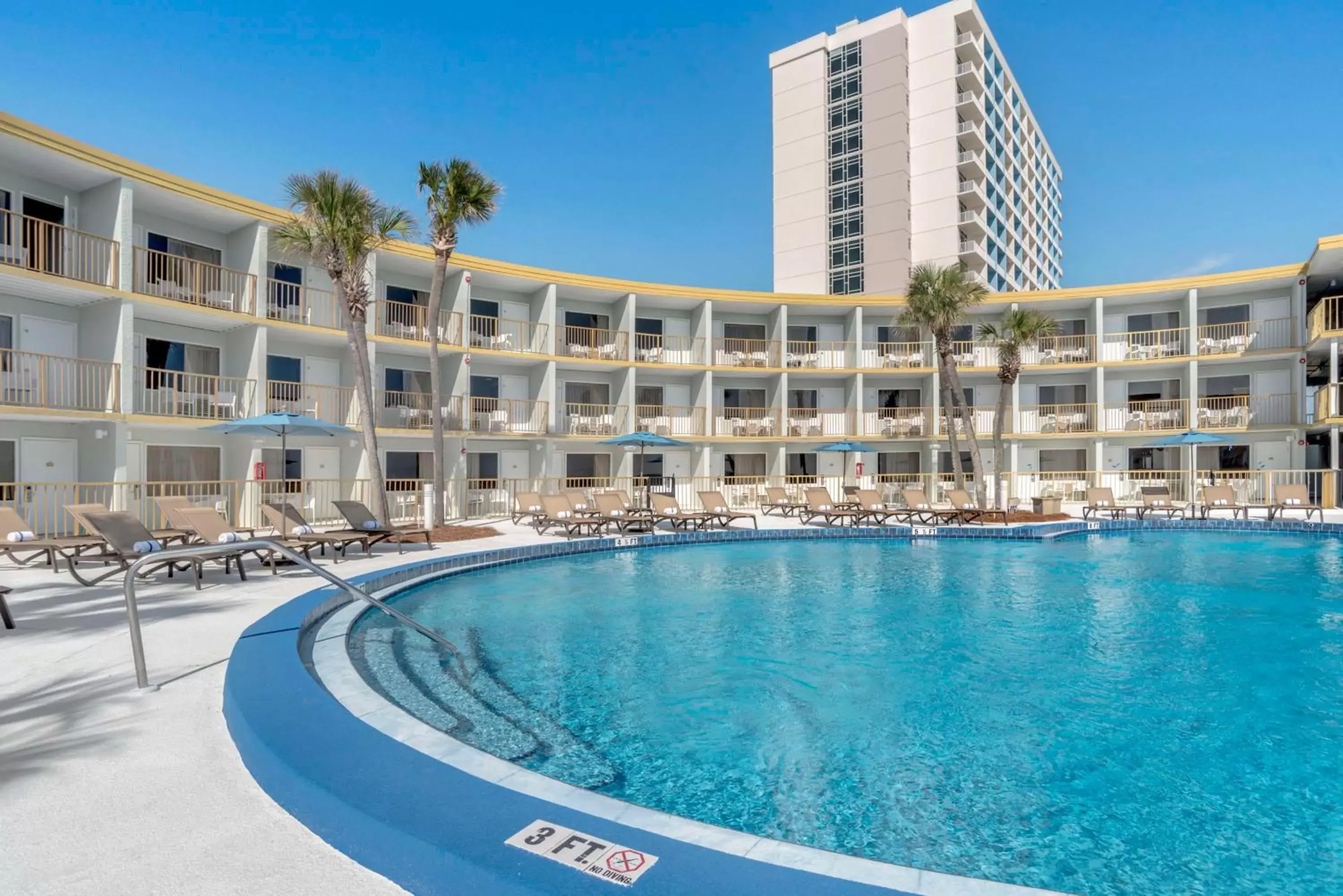 Pool view, Property Building in Chateau Beachfront Resort - BW Signature Collection