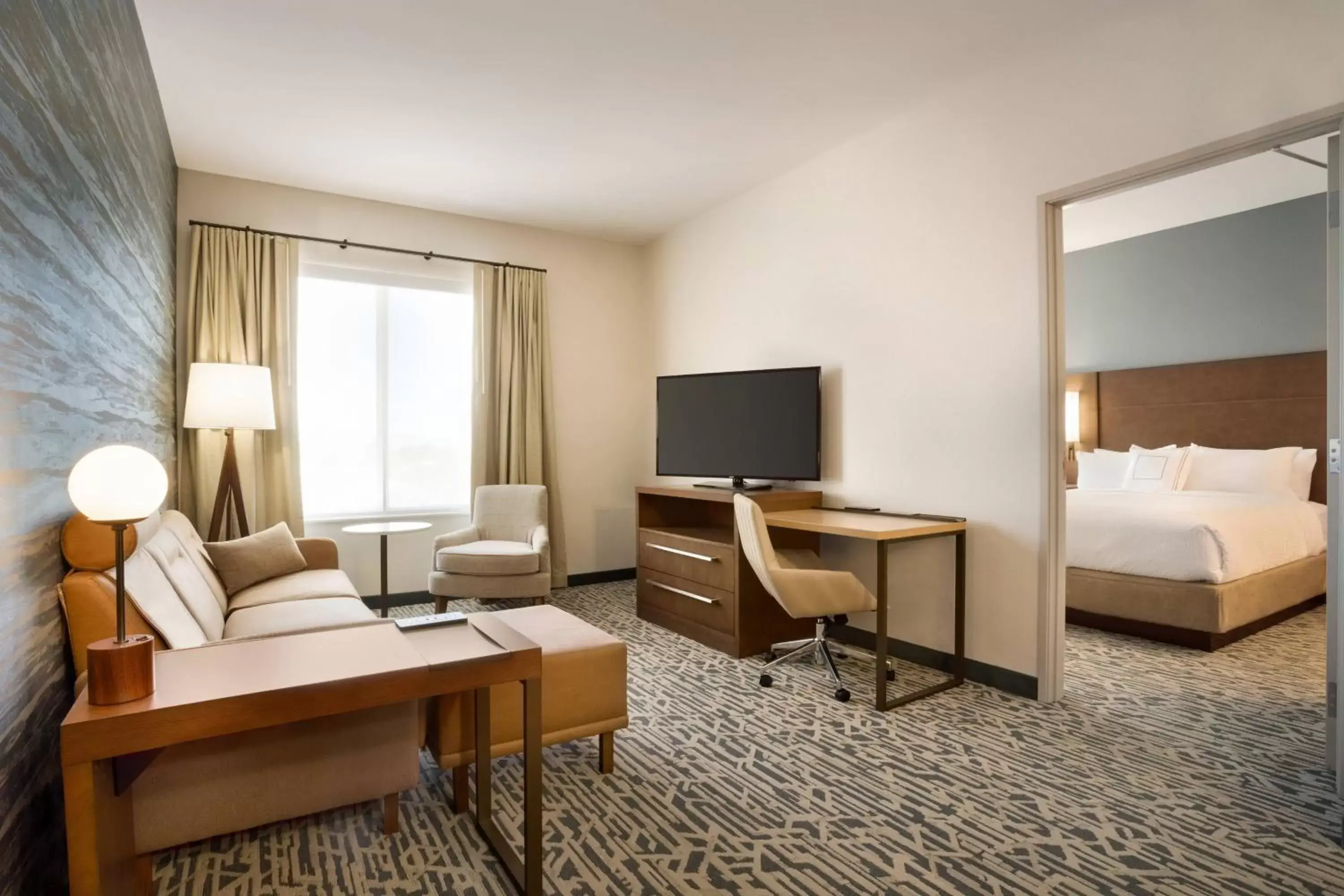Bedroom, TV/Entertainment Center in Residence Inn by Marriott Phoenix Chandler/South