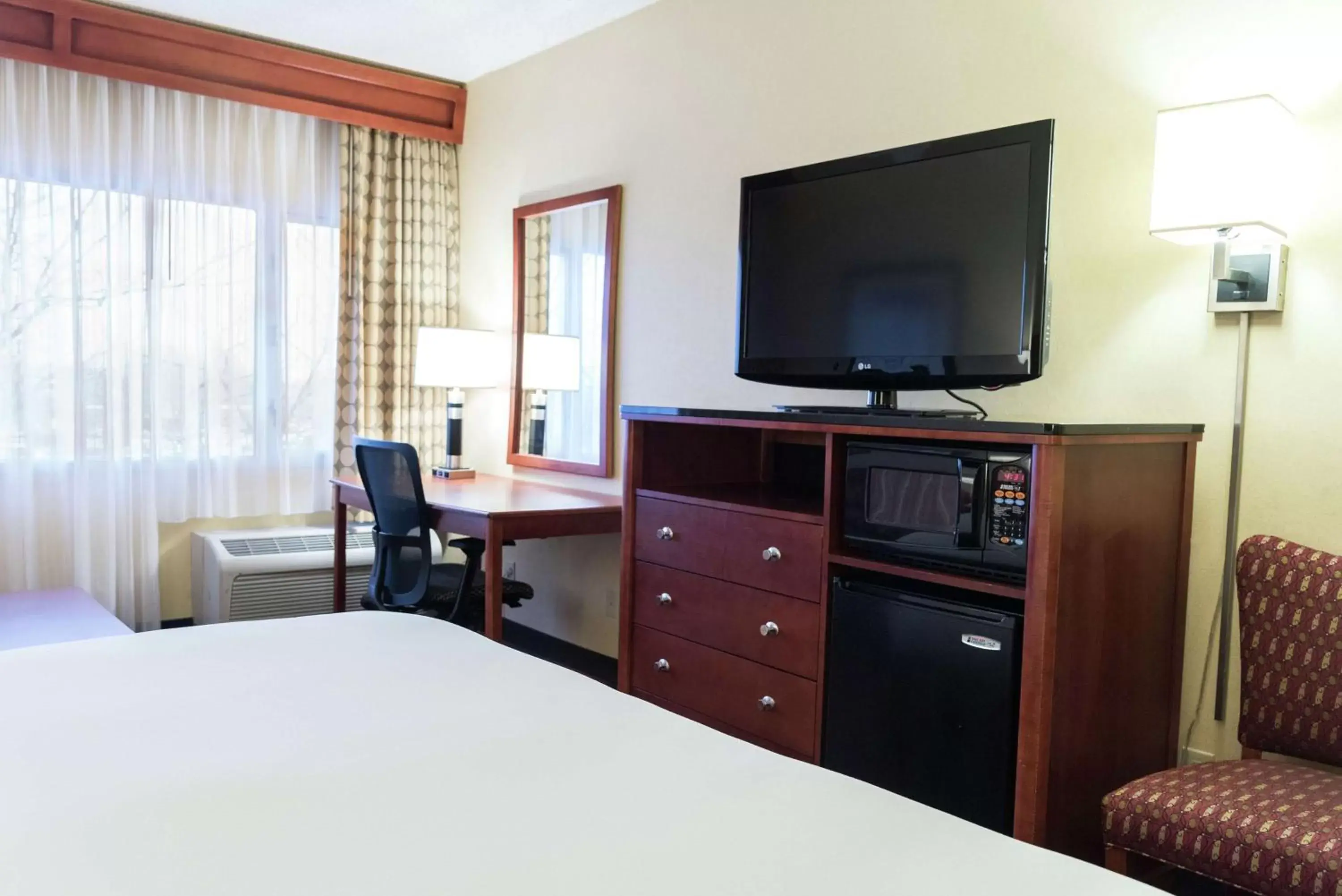 Bedroom, TV/Entertainment Center in DoubleTree by Hilton Holland